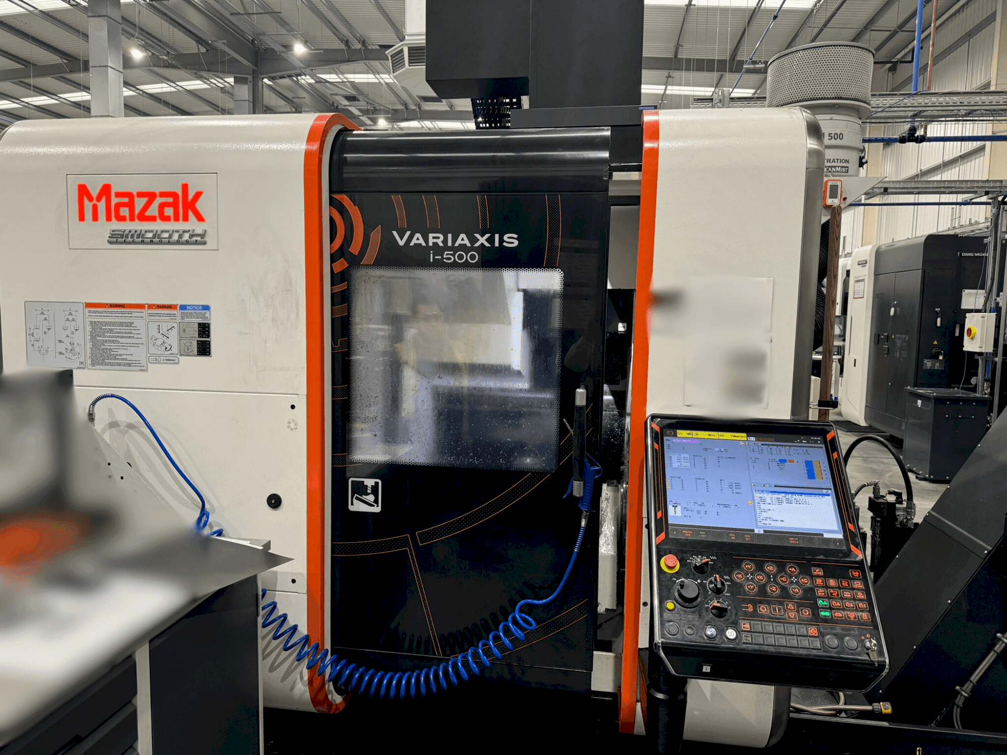 Makine Mazak Variaxis i-500 - Önden görünüm