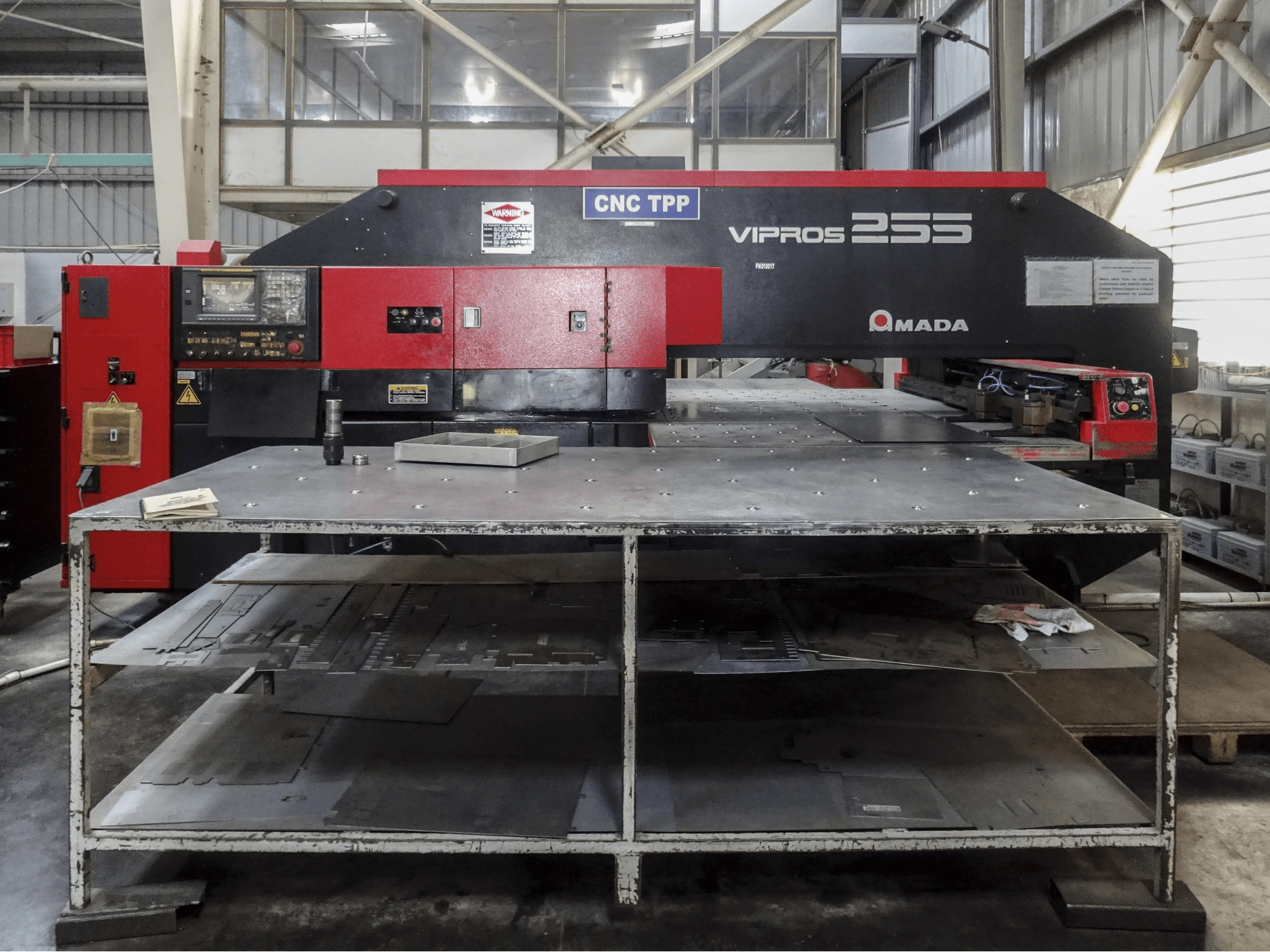 Makine AMADA - Önden görünüm Vipros 255