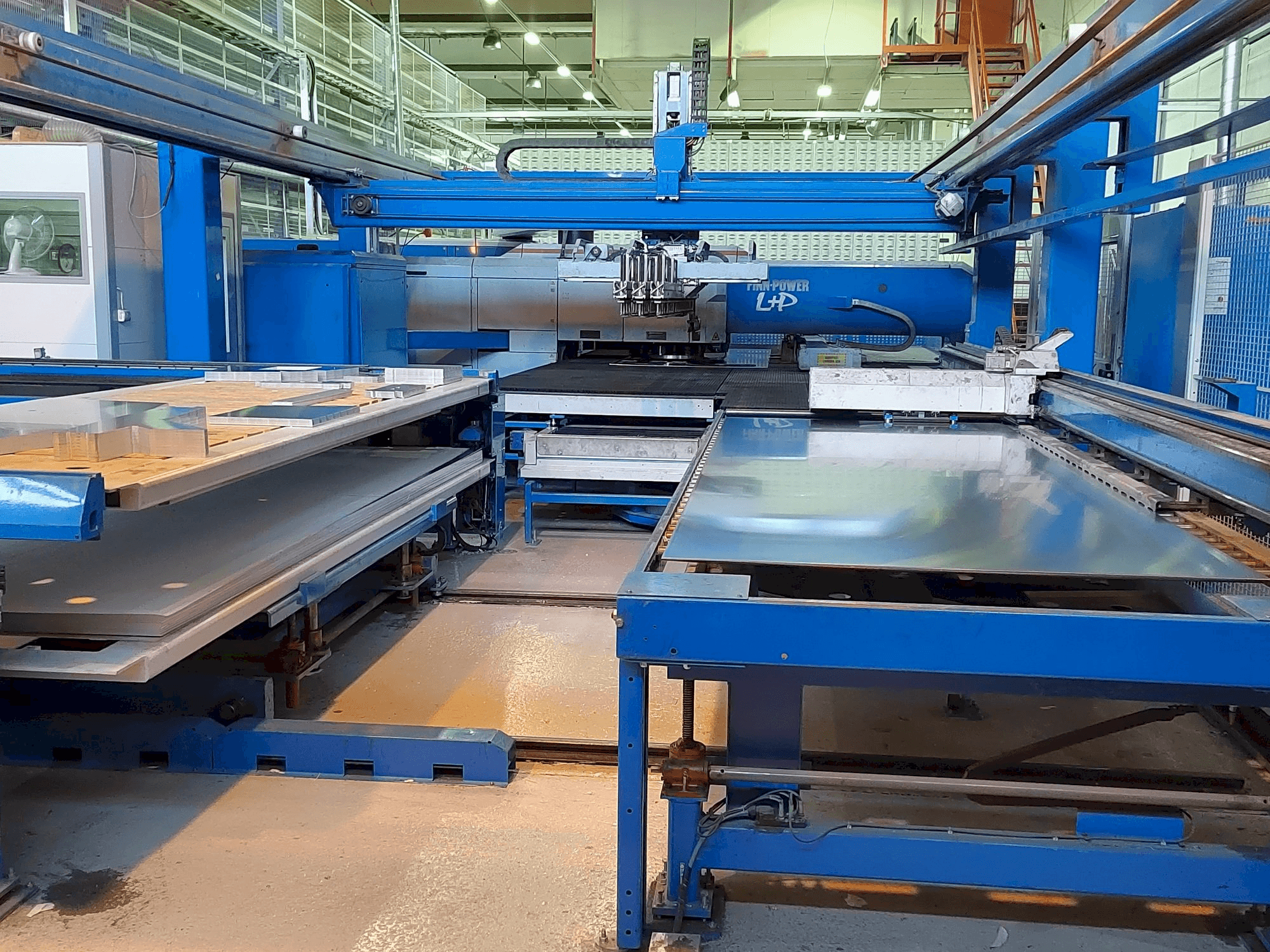 Makine Finn-Power LP 64 SRIUV - Önden görünüm