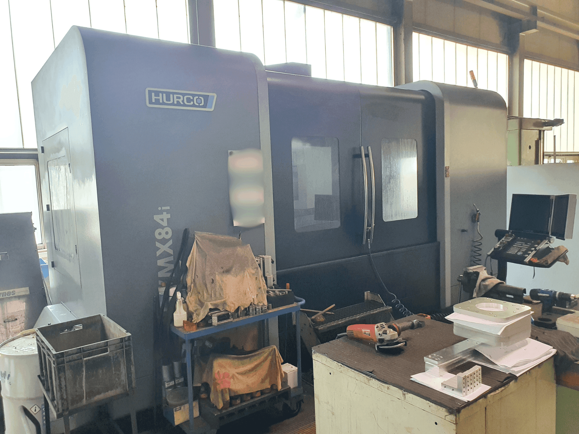 Makine Hurco VMX 84i - Önden görünüm