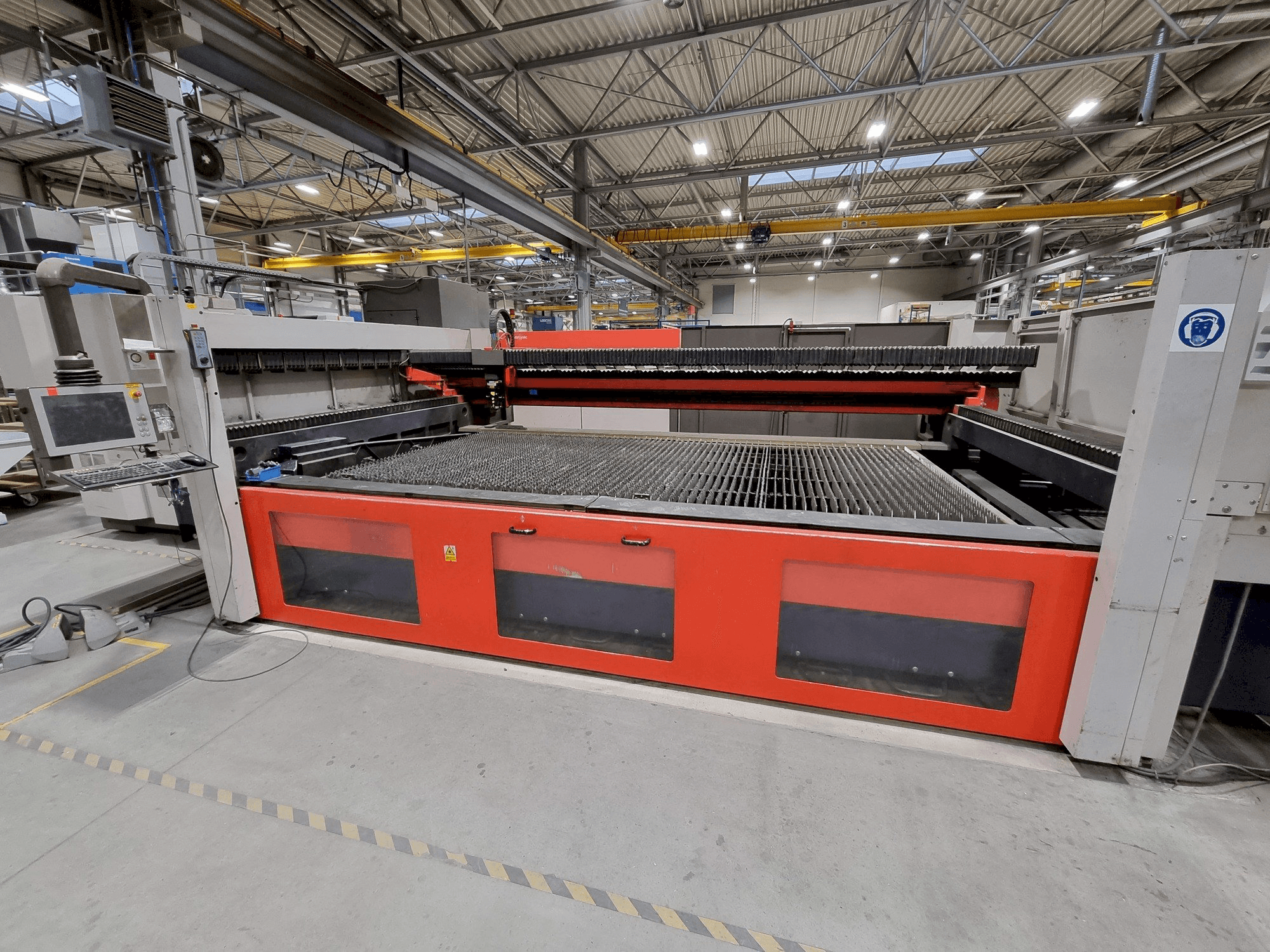 Makine Bystronic Bylaser 4400 - Önden görünüm