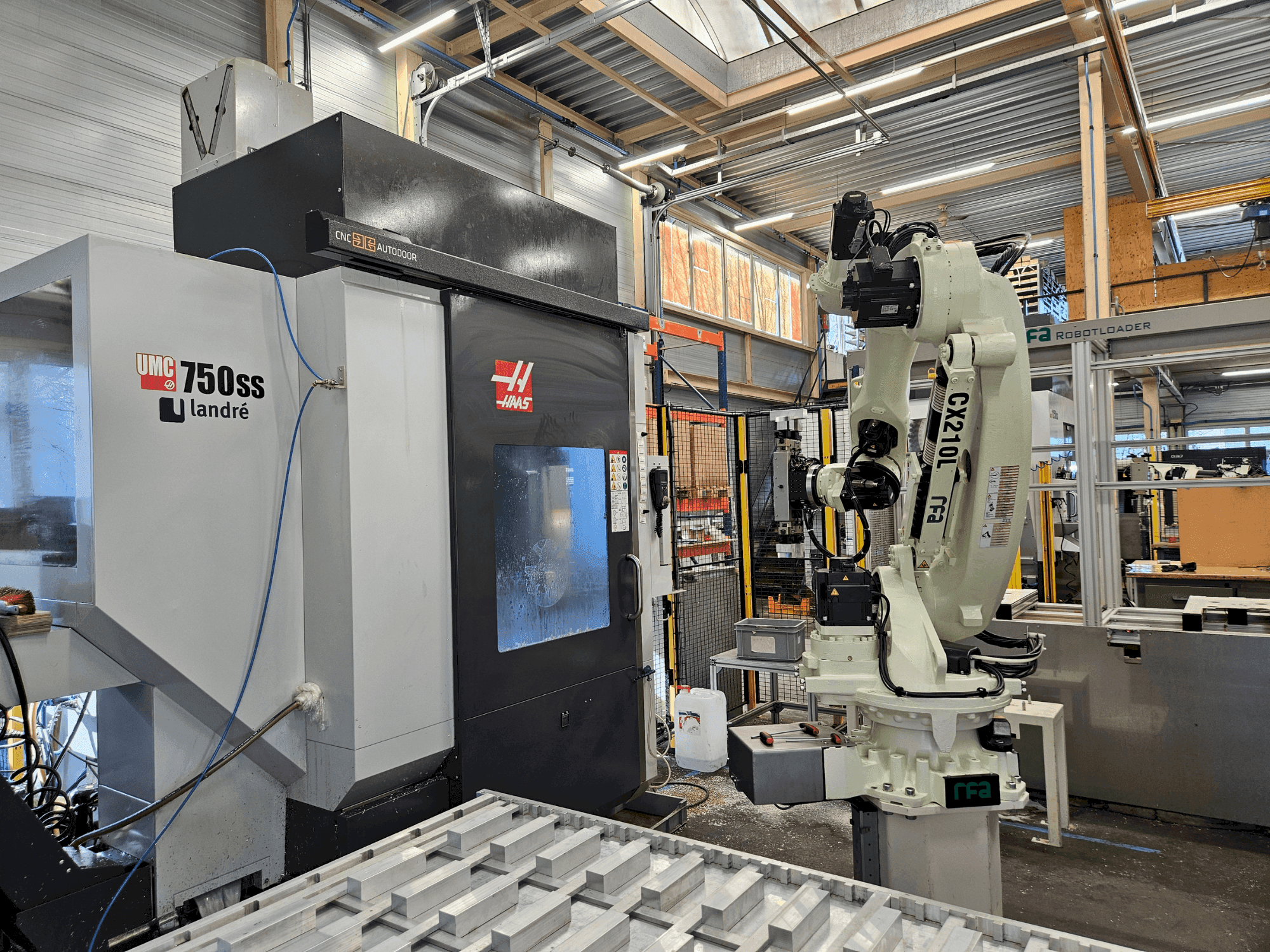 Makine HAAS UMC-750SS - Önden görünüm