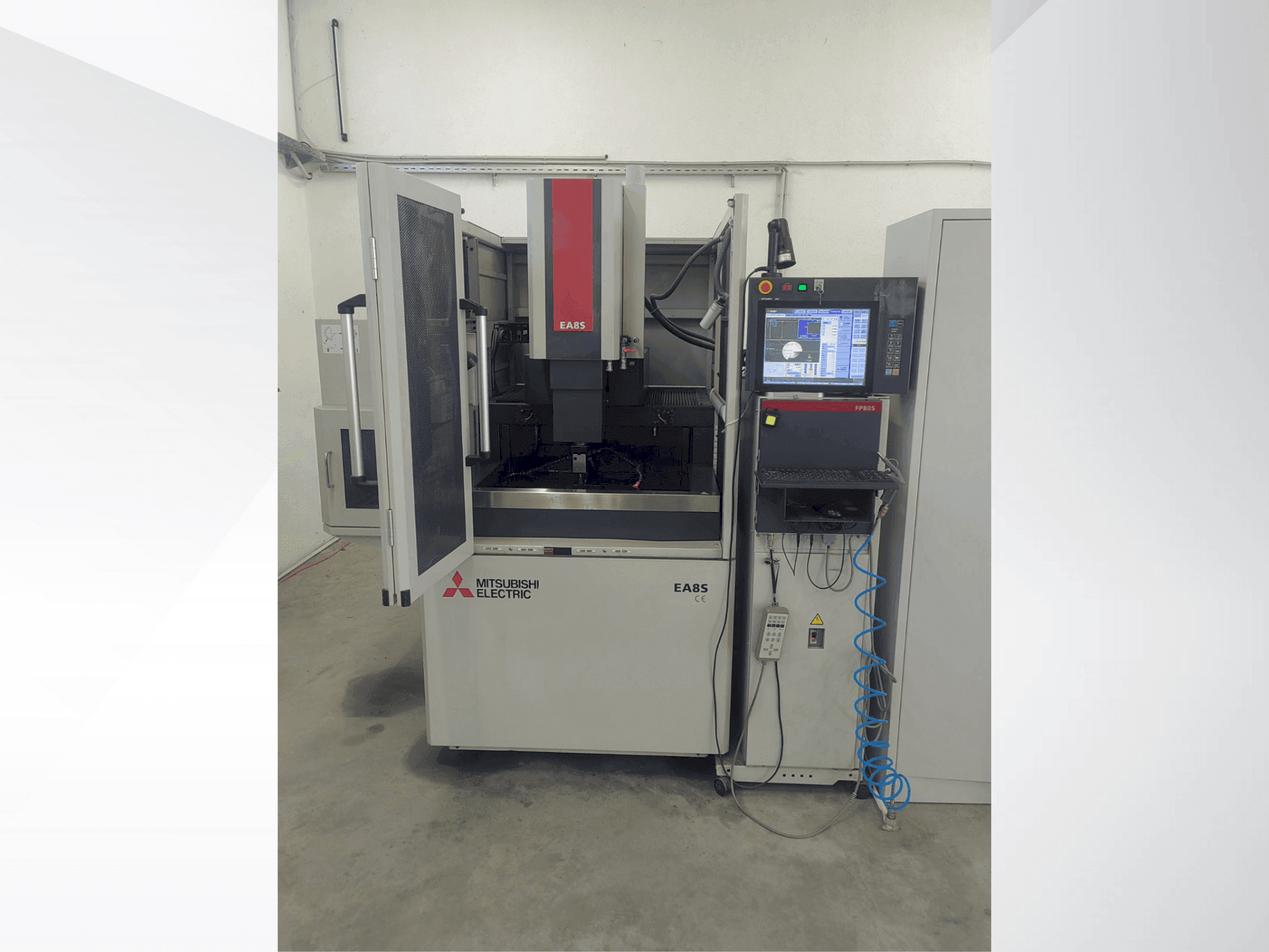 Makine Mitsubishi Electric EA8S - Önden görünüm