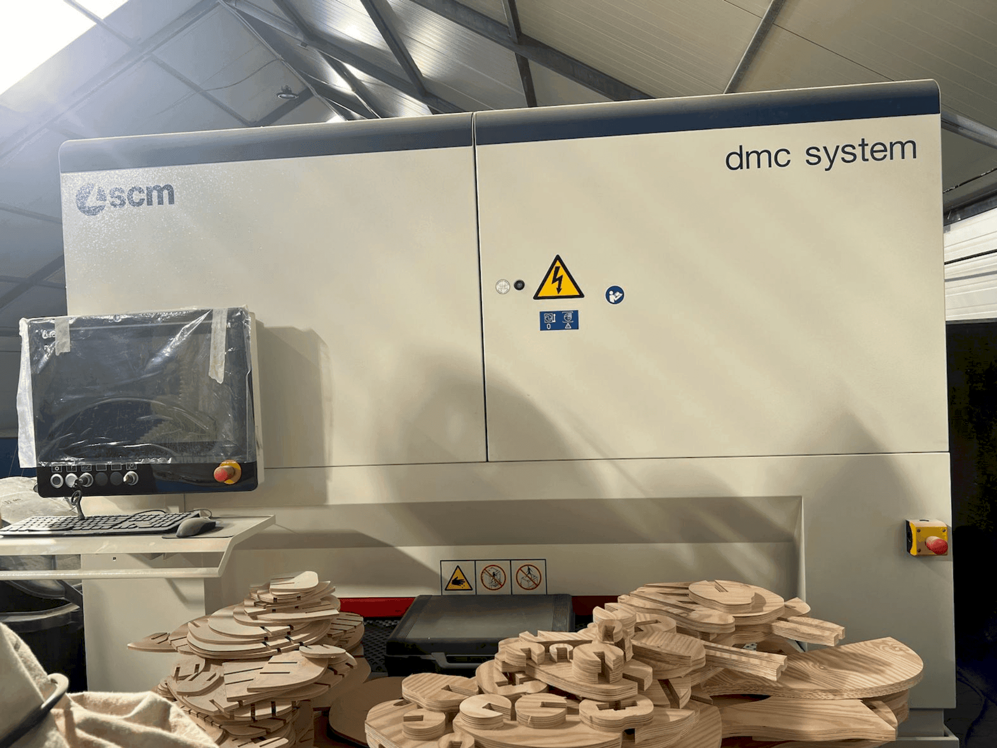 Makine SCM DMC SYSTEM - Önden görünüm
