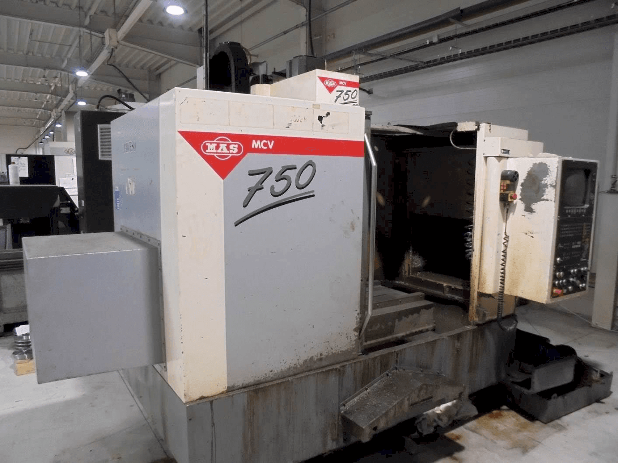 Makine KOVOSVIT MAS MCV 750 - Önden görünüm