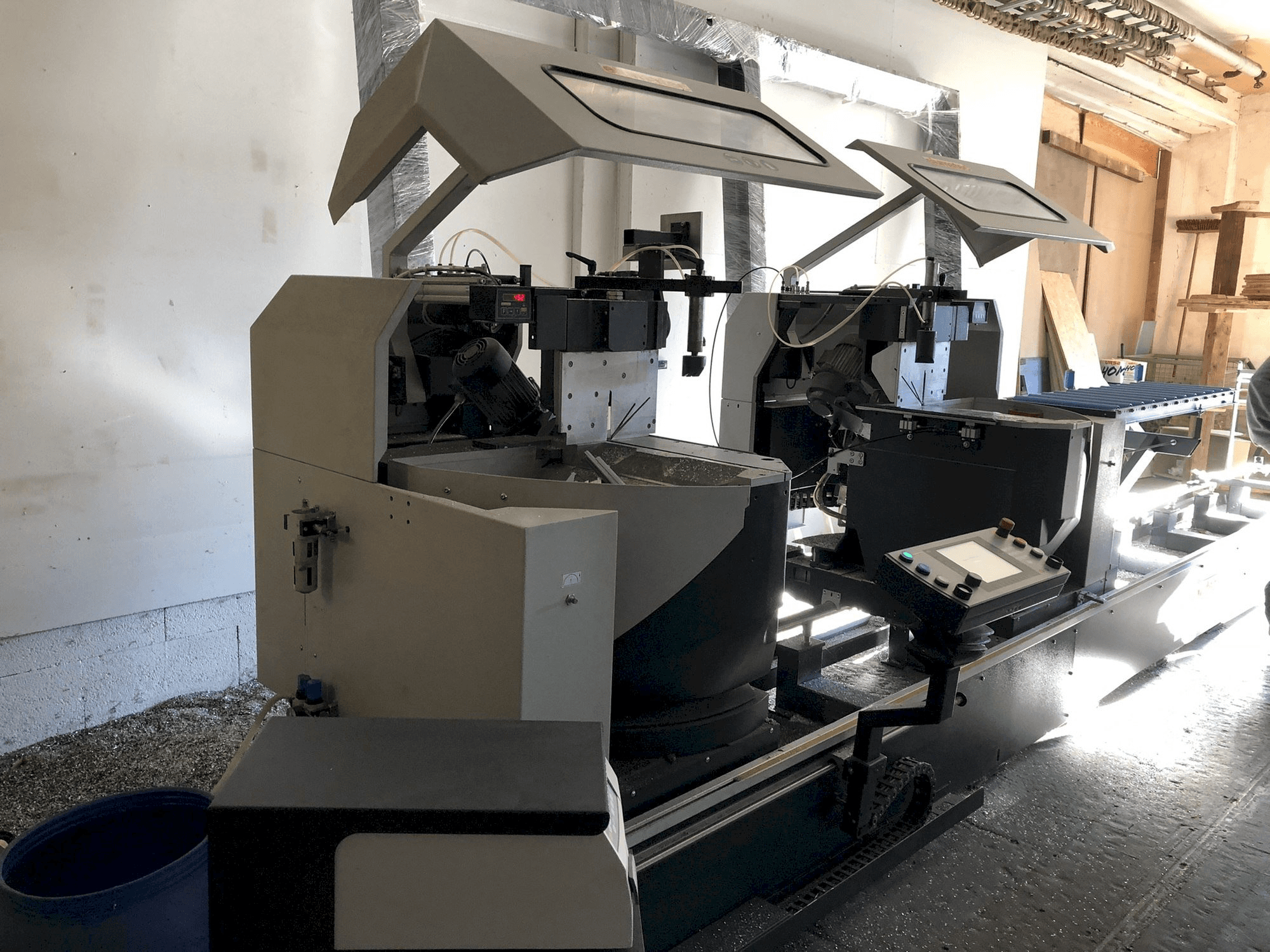 Makine Elumatec DG 244 - Önden görünüm