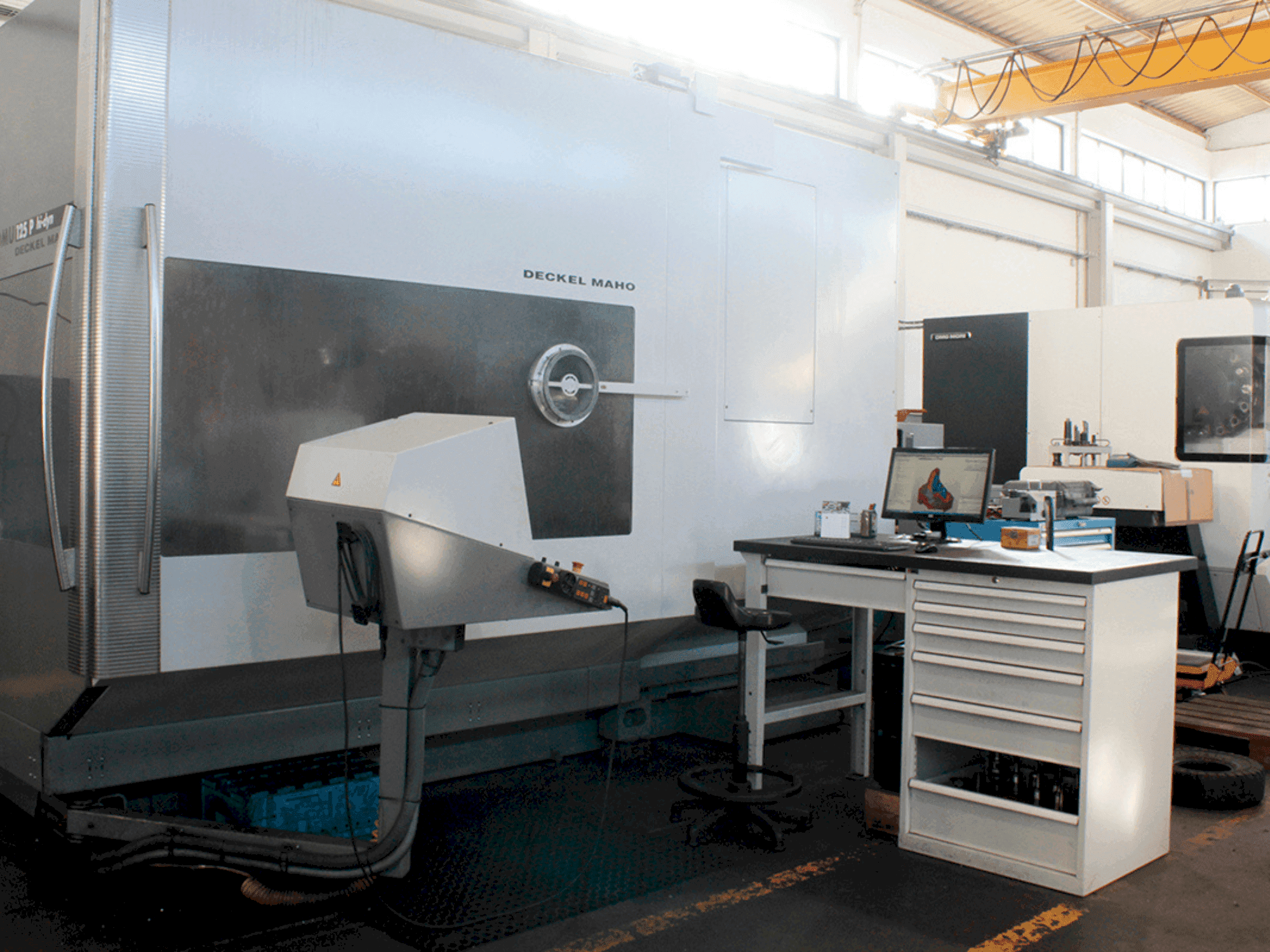 Makine DECKEL MAHO 125P Hy-Din - Önden görünüm