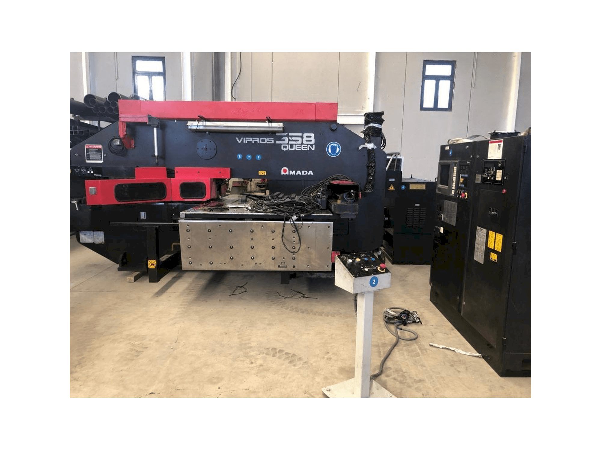 Makine AMADA Vipros 358 Queen - Önden görünüm