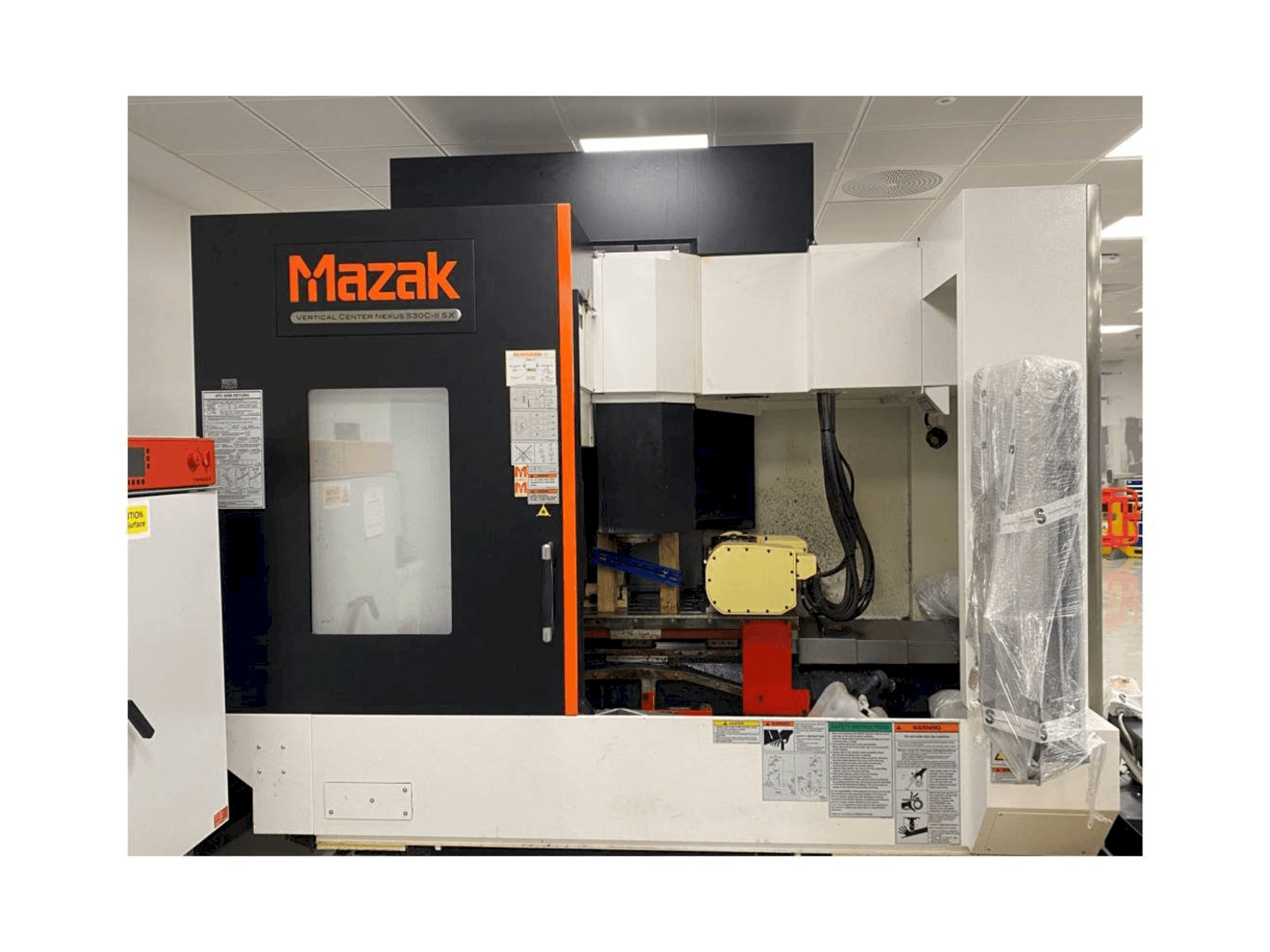 Makine Mazak Vertical Center Nexus 530C-II 5X - Önden görünüm