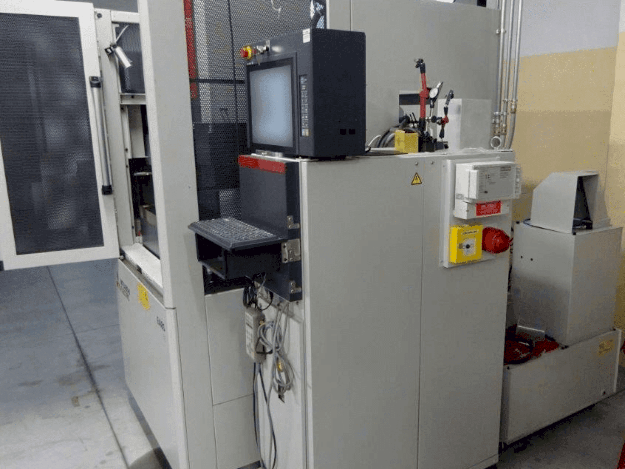 Makine Mitsubishi Electric EA8-S - Önden görünüm