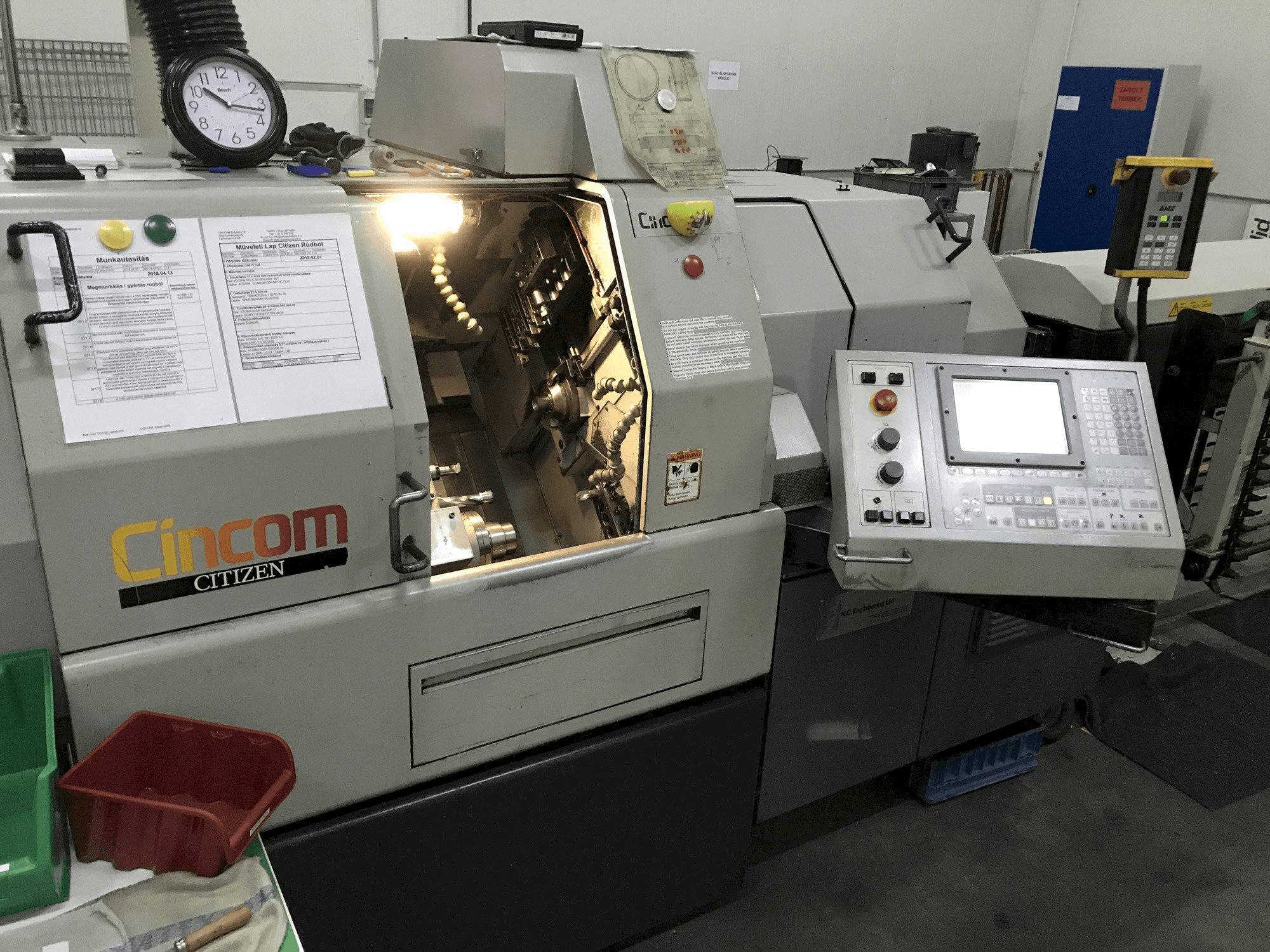 Makine Citizen Cincom L32 - Önden görünüm