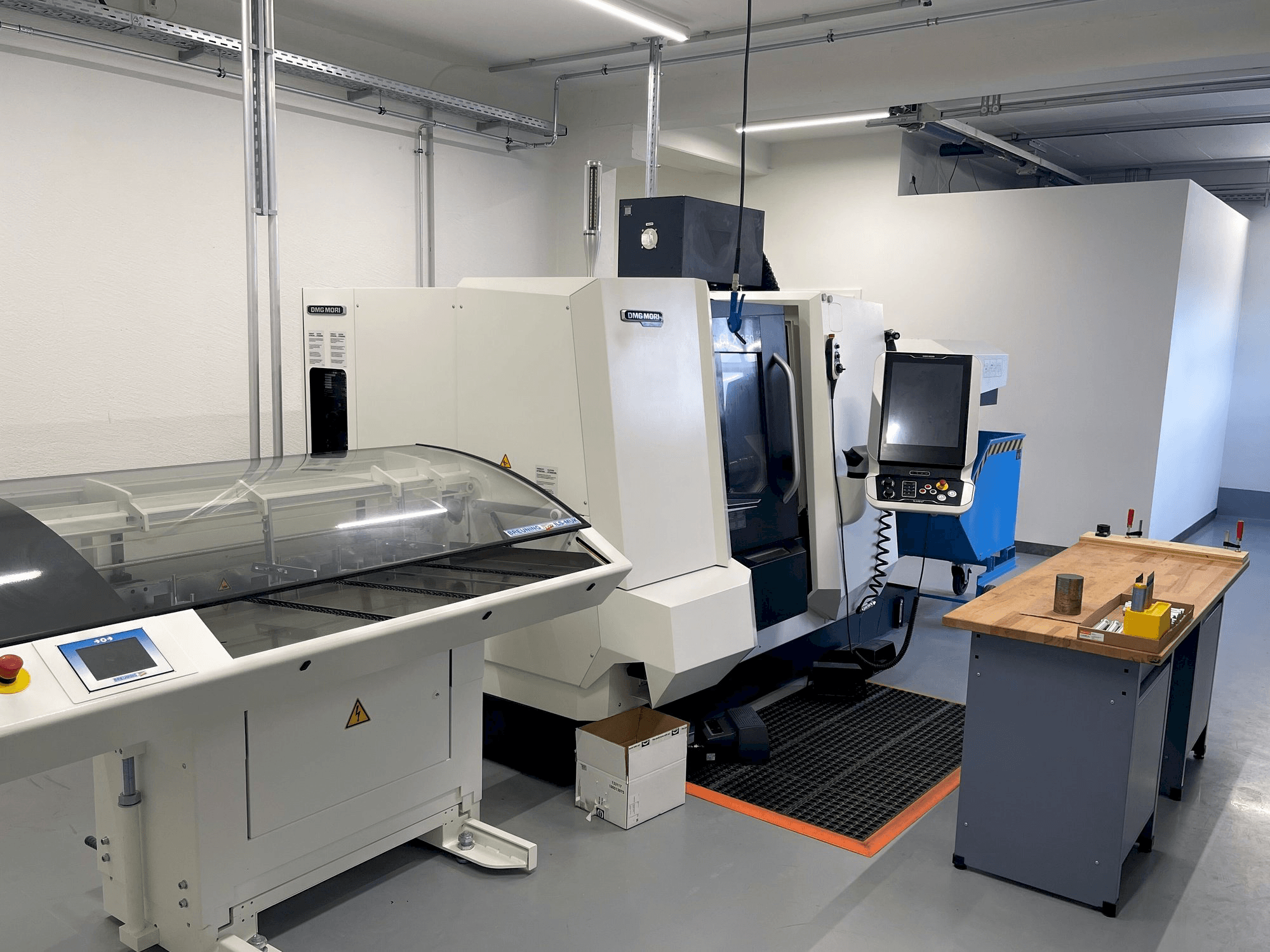 Makine DMG Mori Seiki CLX 350 V6 - Önden görünüm