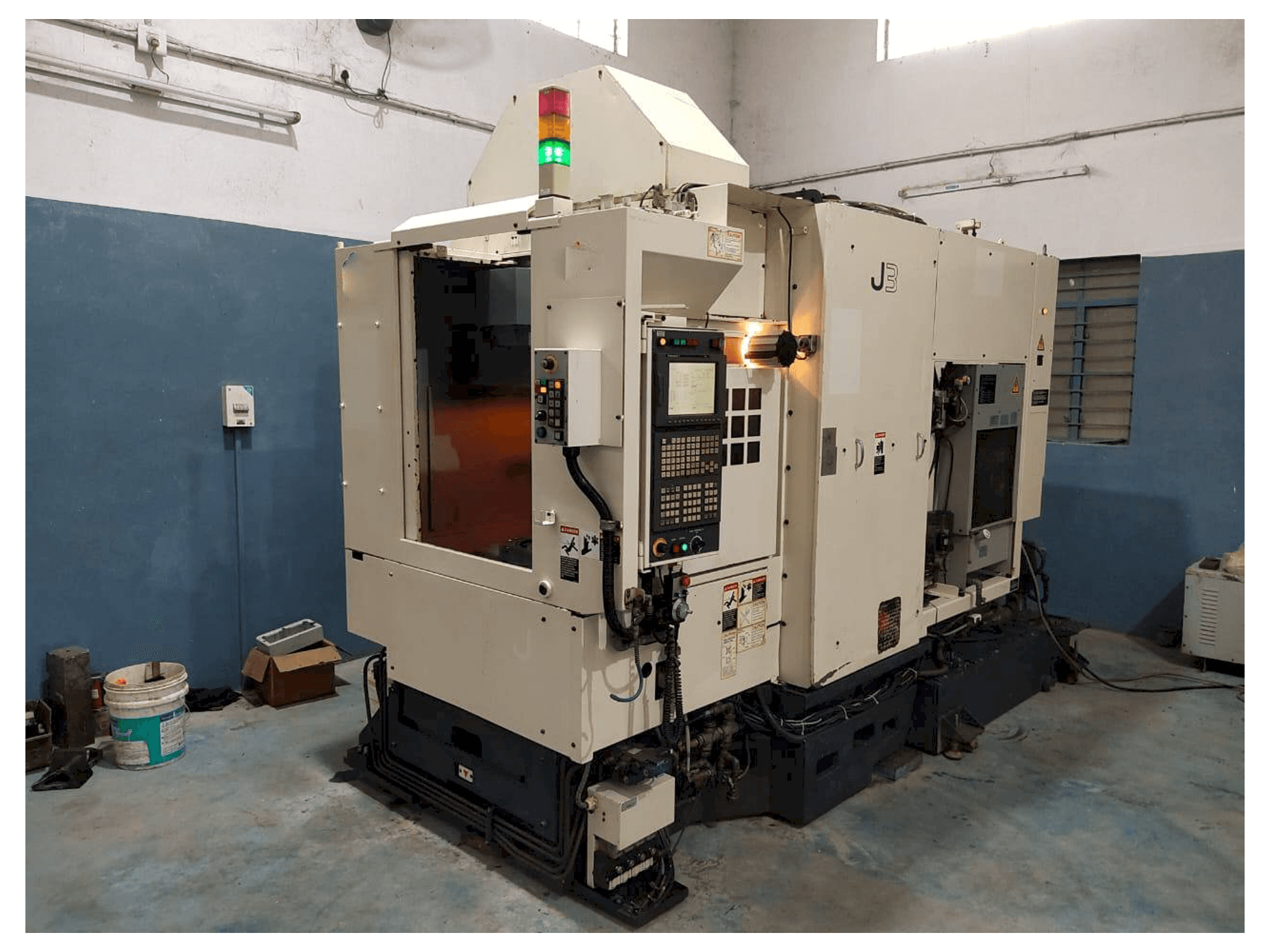Makine Makino J3 - Önden görünüm