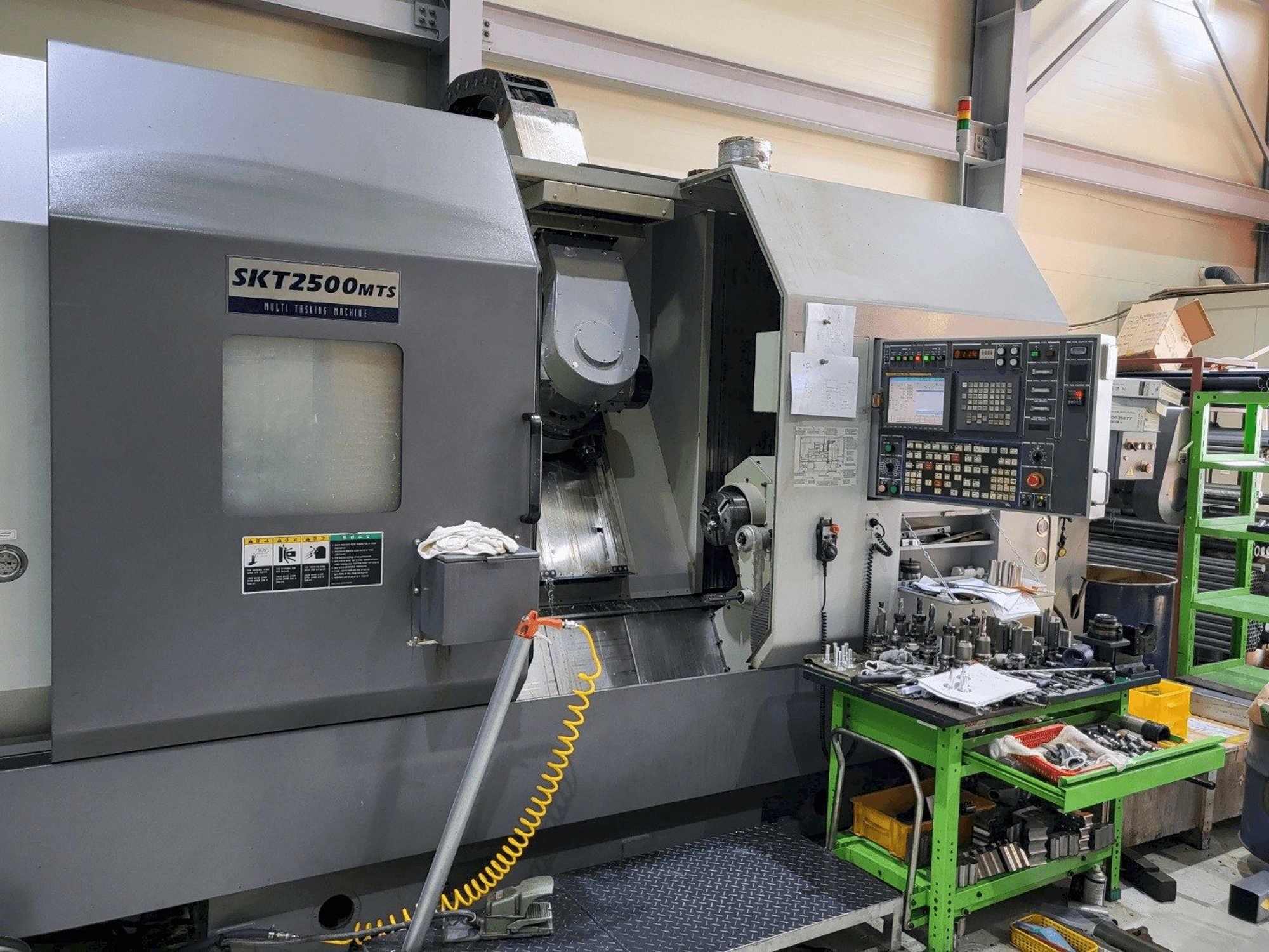 Makine Hyundai Wia SKT2500MTS - Önden görünüm