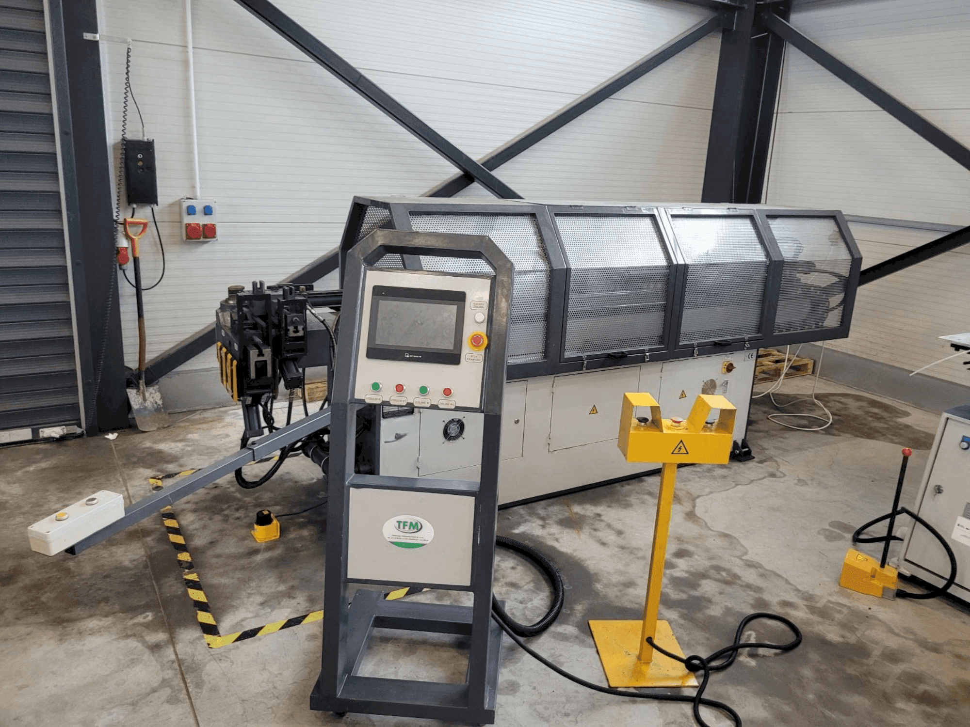 Makine TFM GM-SB-38CNC- 2A1S - Önden görünüm