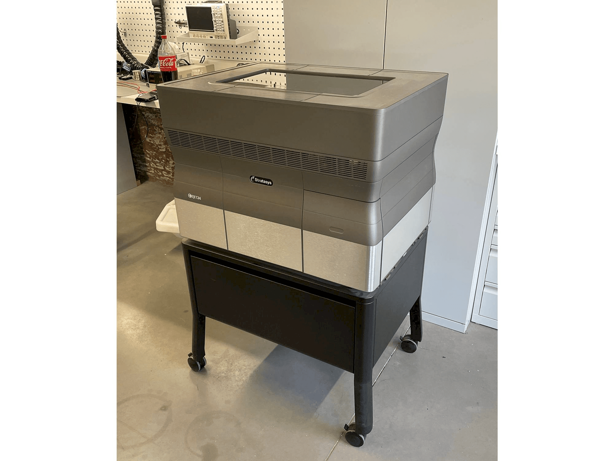 Makine Stratasys Objet24 - Önden görünüm