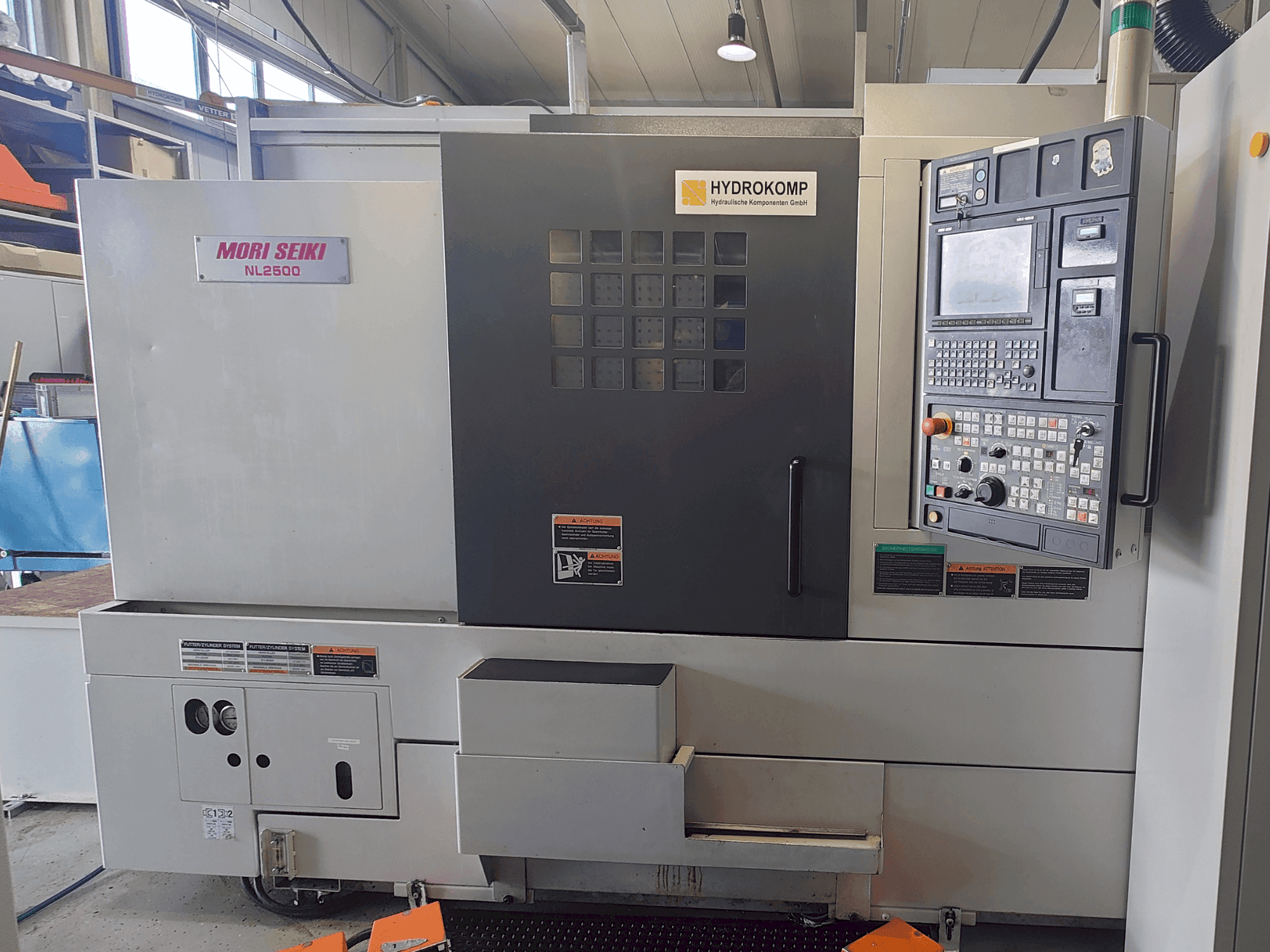 Makine DMG Mori Seiki NL2500SY/700 - Önden görünüm