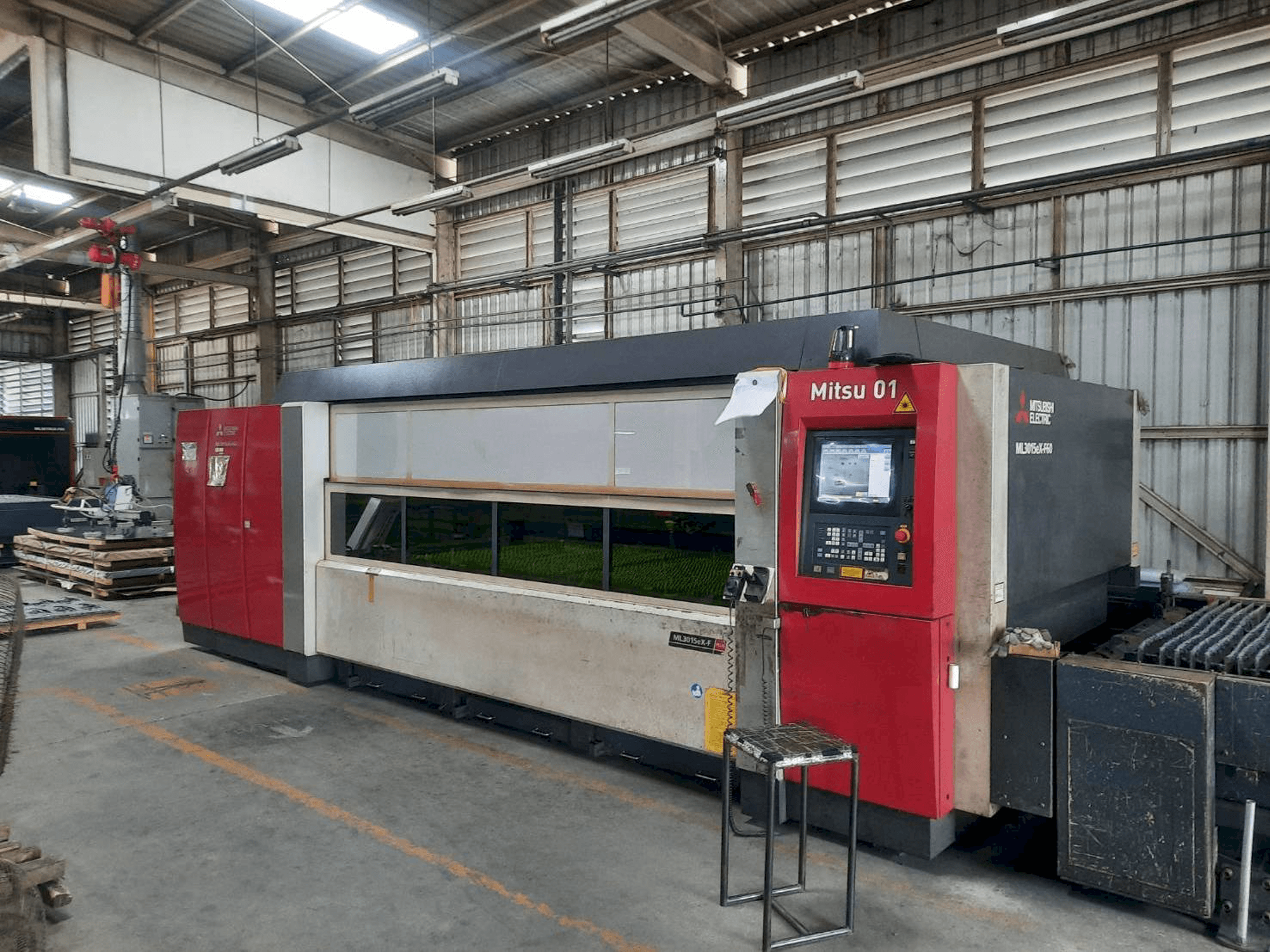 Makine Mitsubishi ML3015eX F60 - Önden görünüm