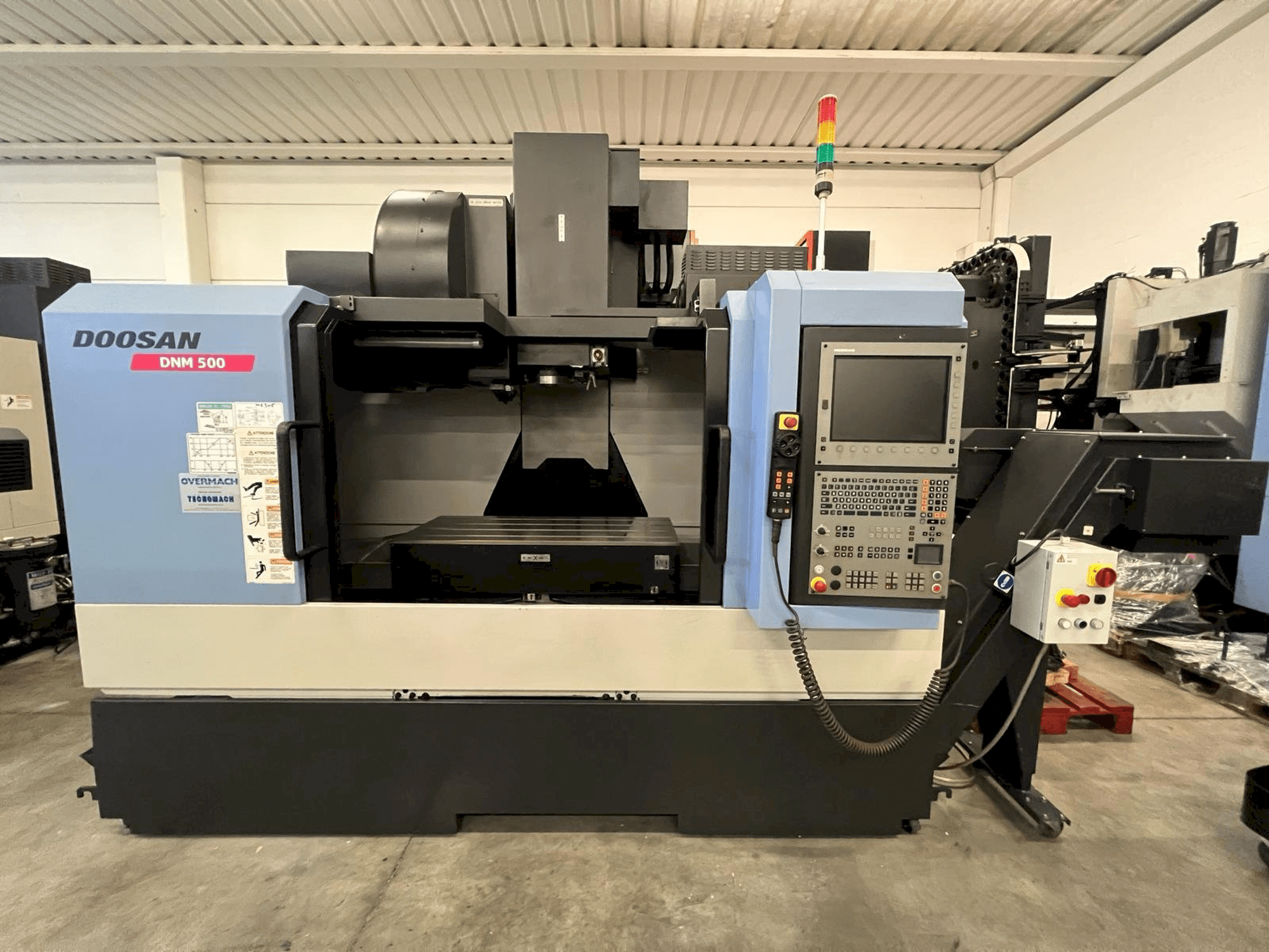 Makine DOOSAN DNM 500 - Önden görünüm