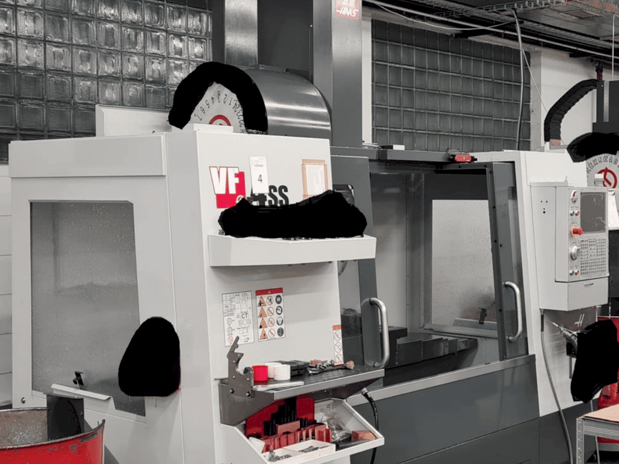 Makine HAAS VF-4SS - Önden görünüm
