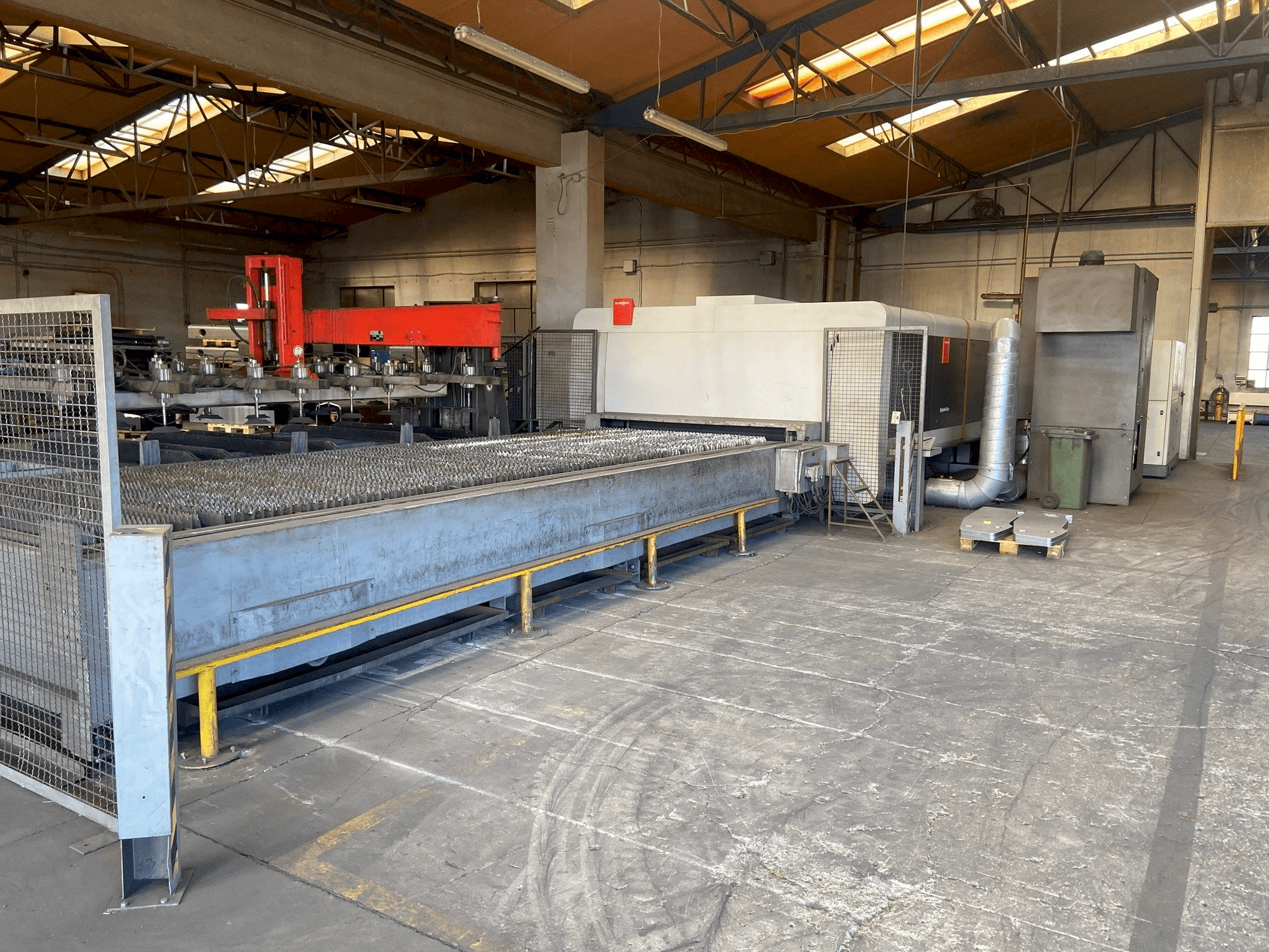 Makine Bystronic BySprint Fiber 6520 - Önden görünüm