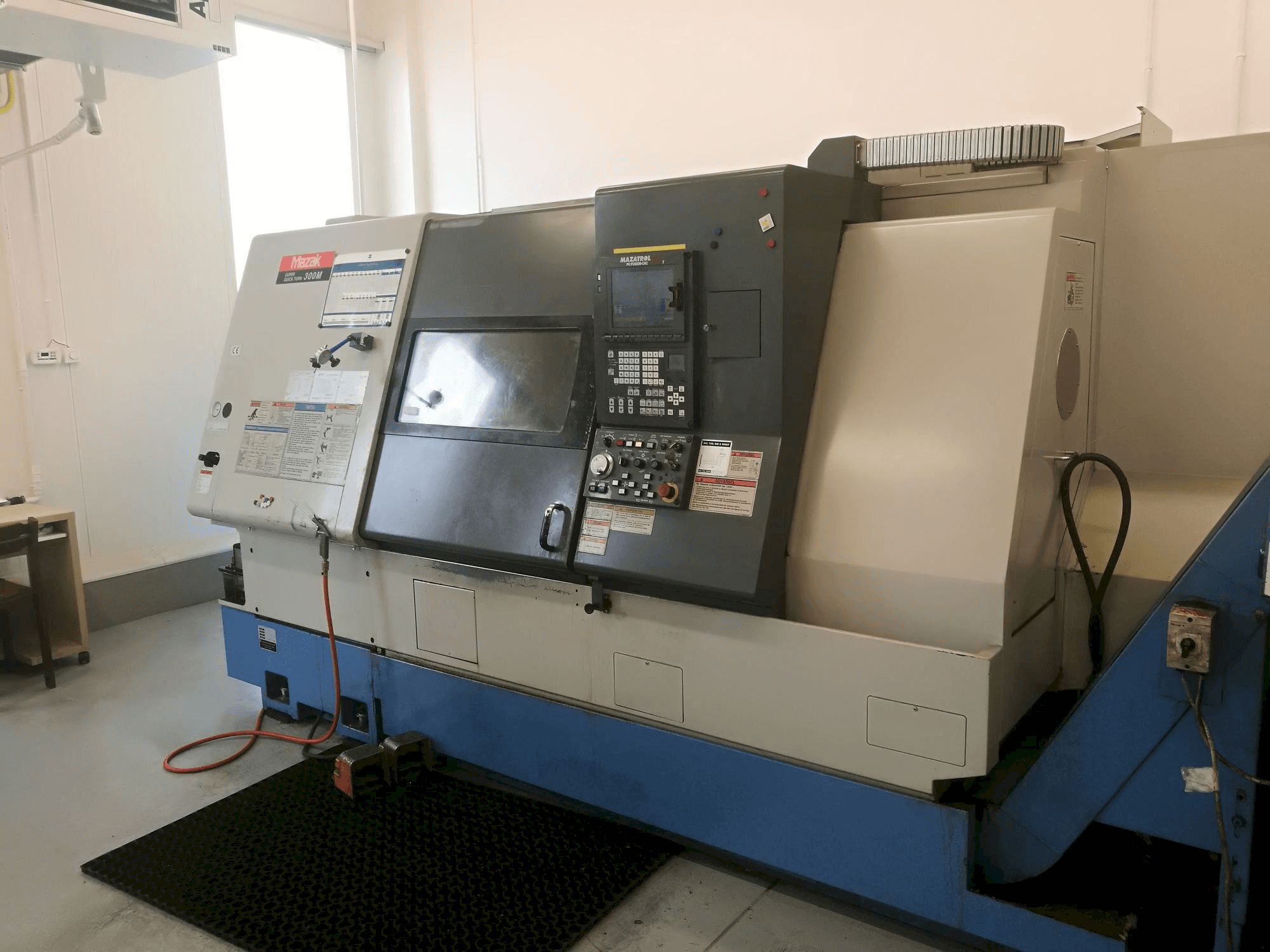 Makine Mazak SQT-300M - Önden görünüm