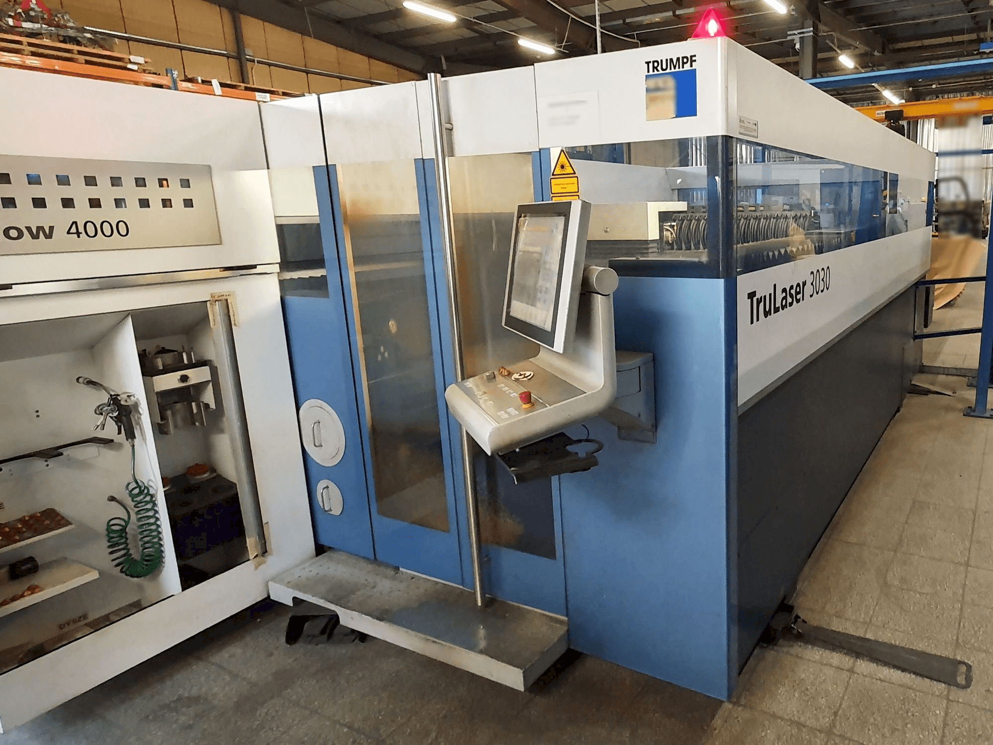 Makine Trumpf TruLaser 3030 - Önden görünüm