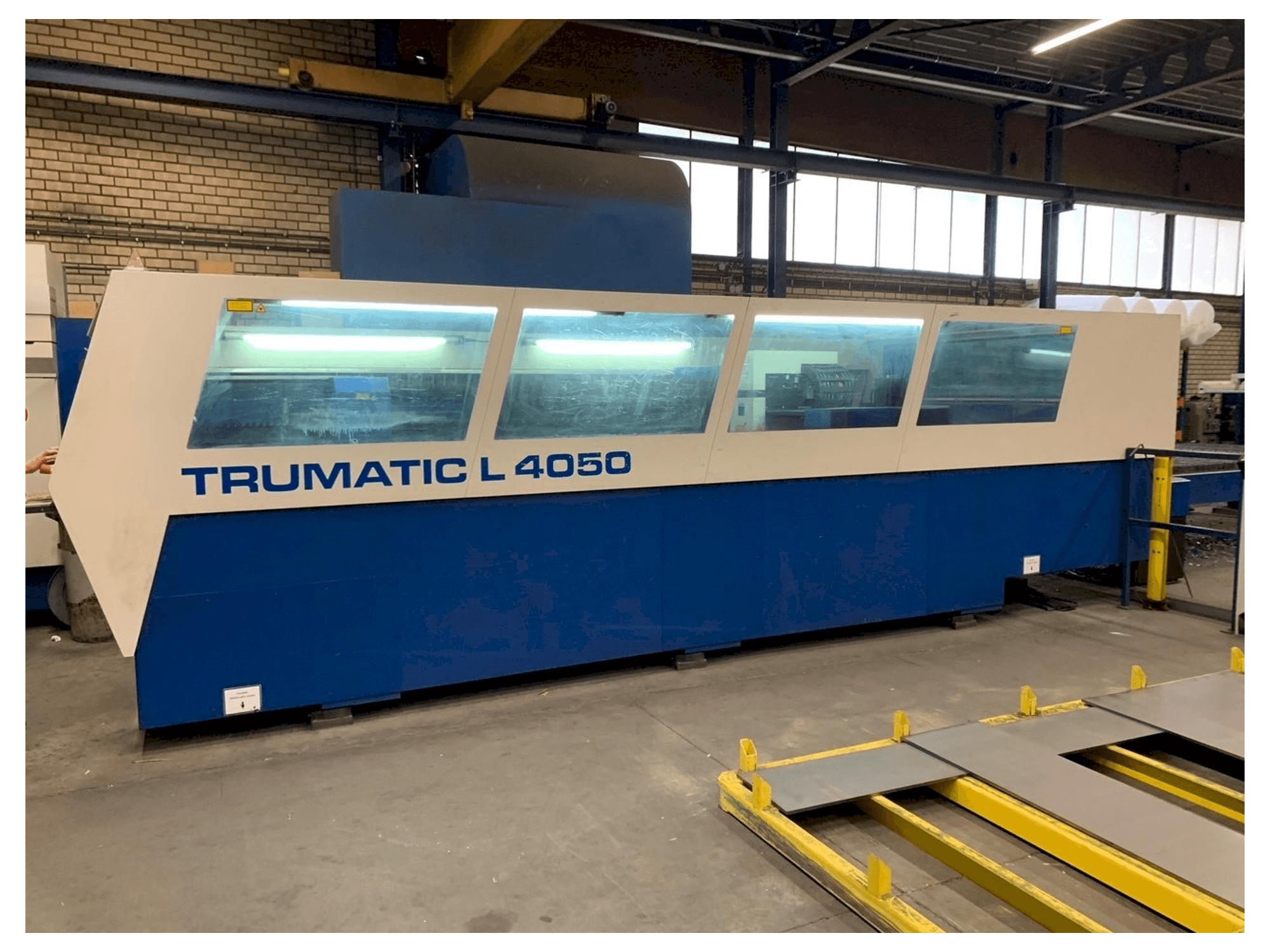 Makine Trumpf Trumatic L4050 5kW CO2 + Liftmaster - Önden görünüm