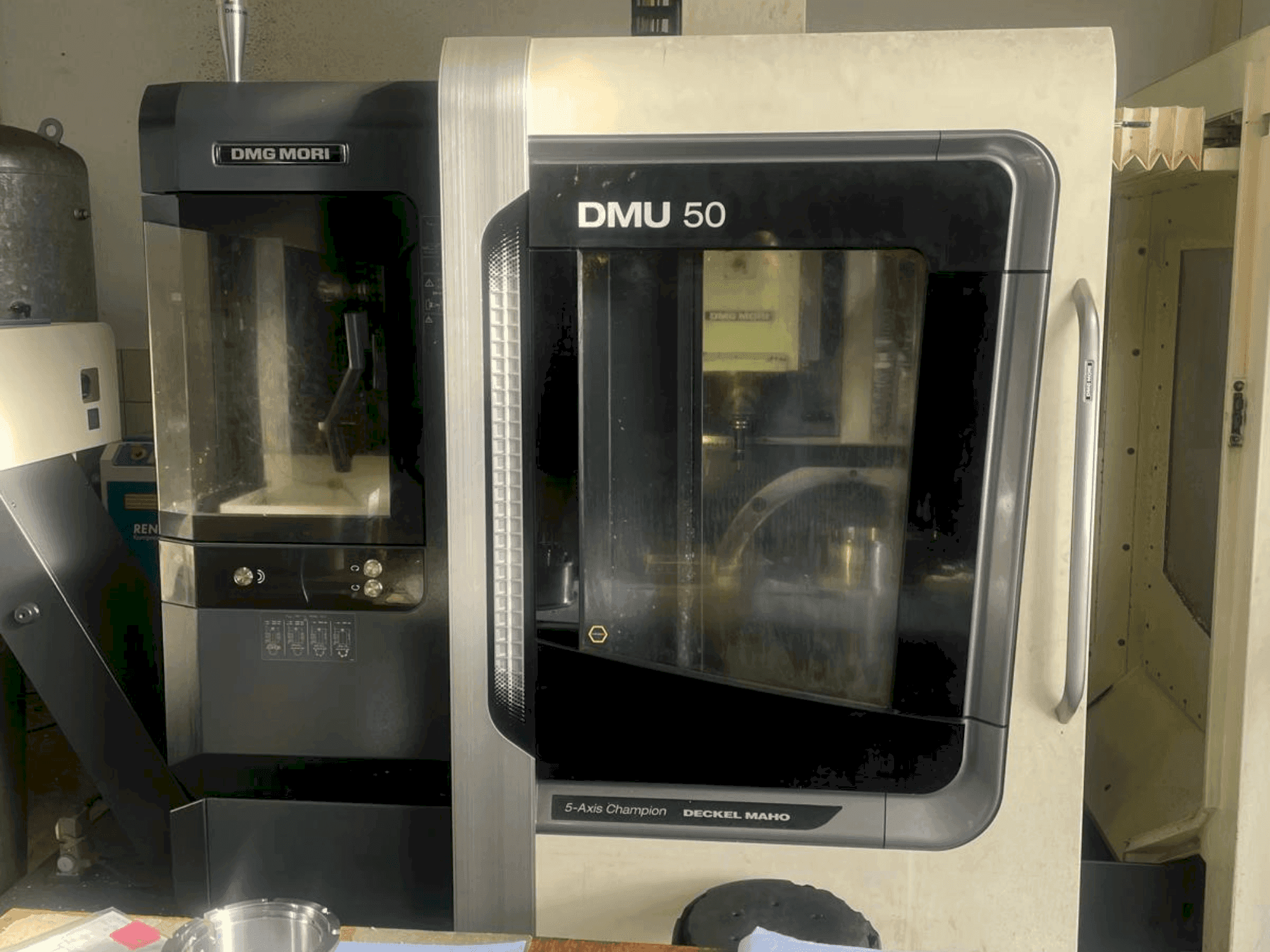 Makine DMG MORI DMU 50 - Önden görünüm