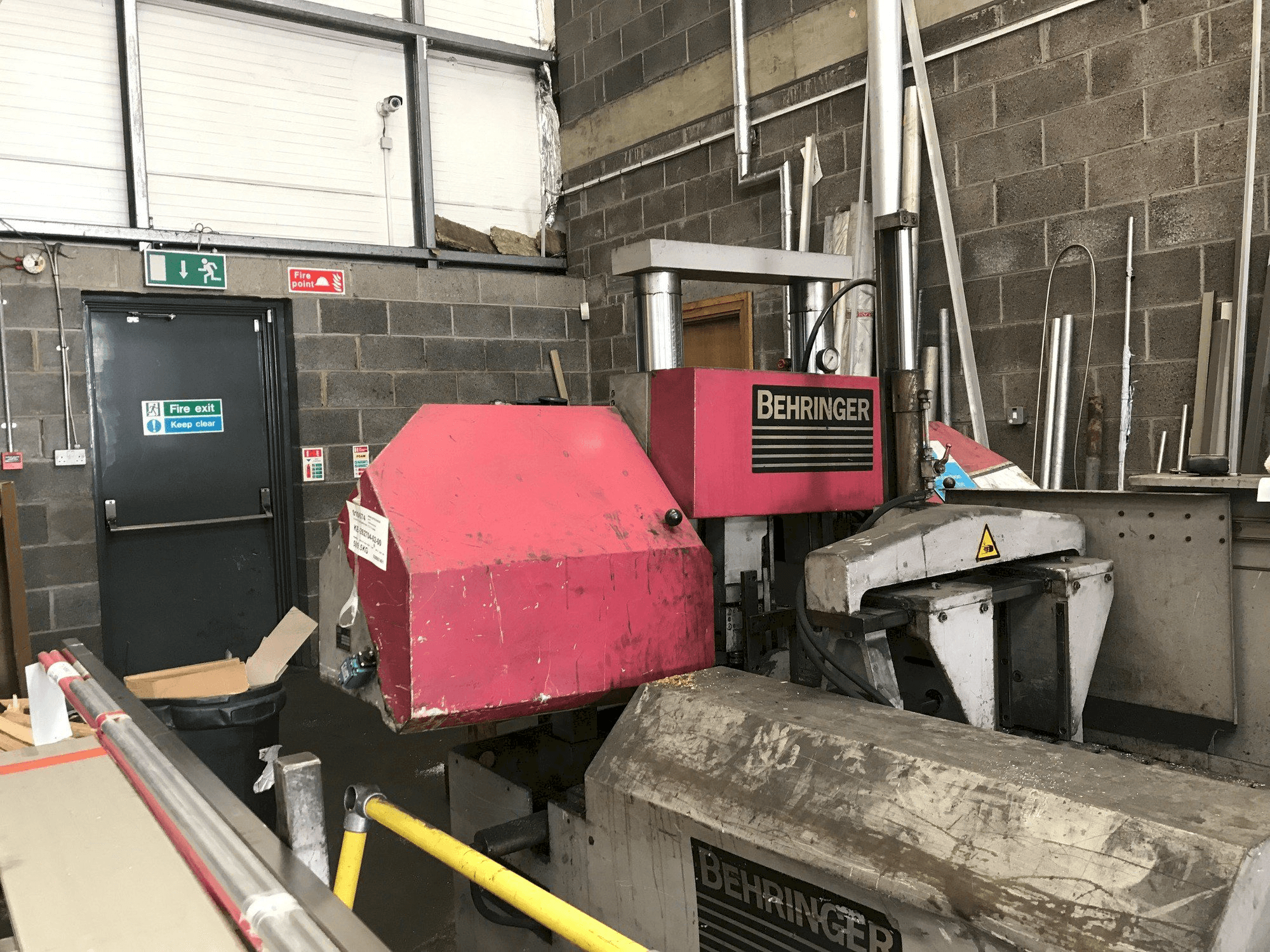 Makine Behringer HBP303A - Önden görünüm