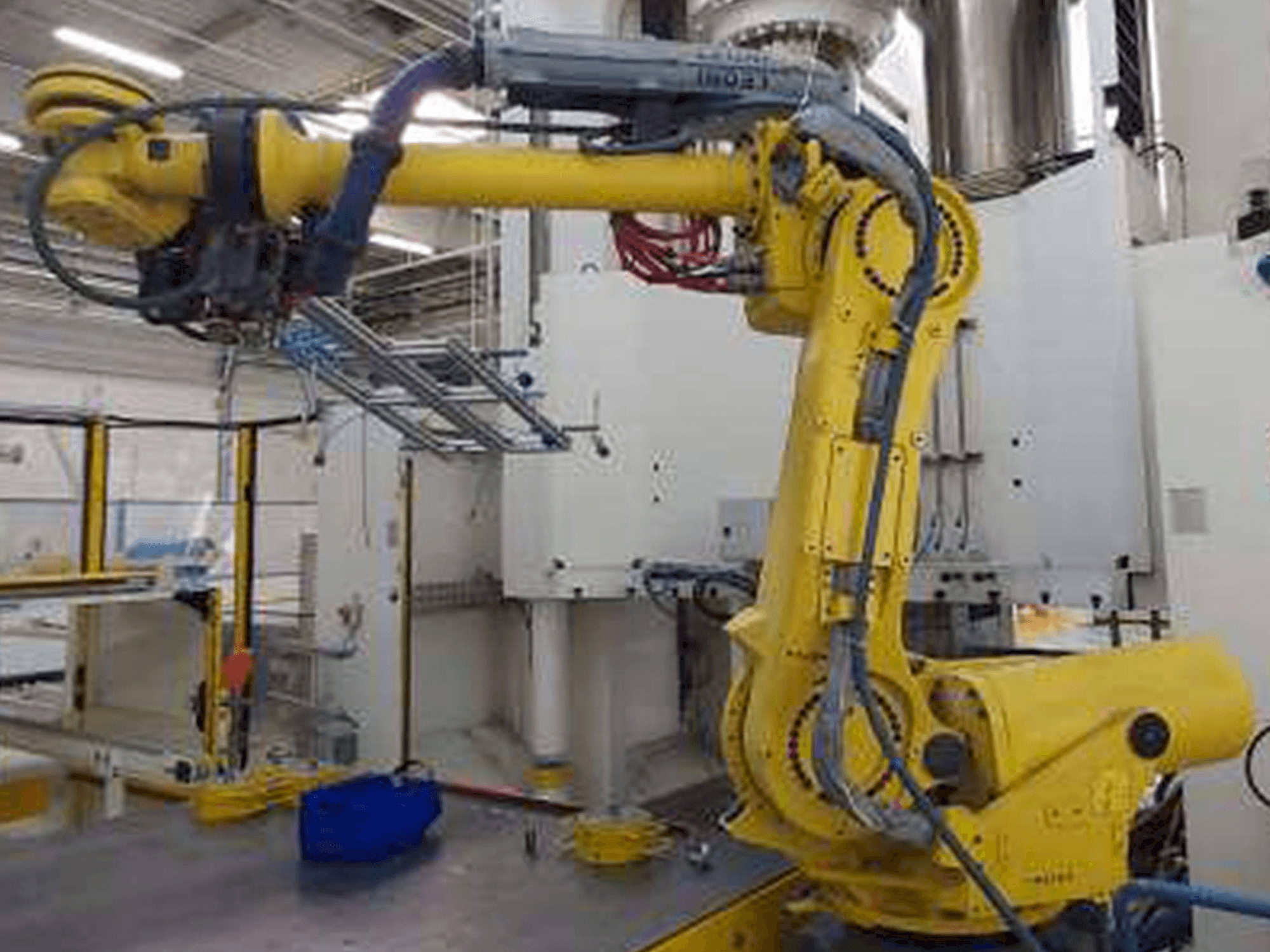 Makine FANUC Robot R-2000iB/185L - Önden görünüm