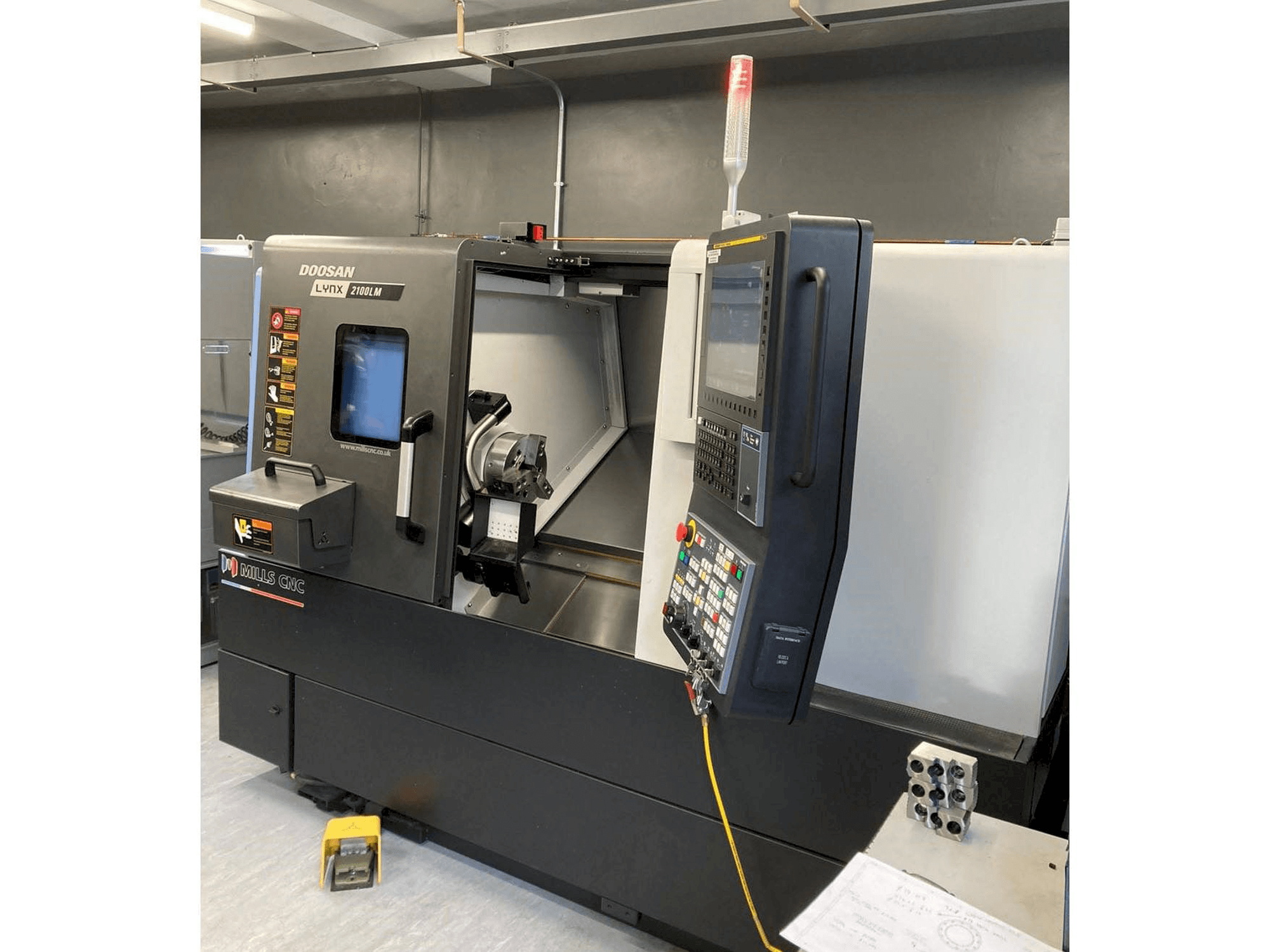 Makine Doosan Lynx 2100 LMB - Önden görünüm