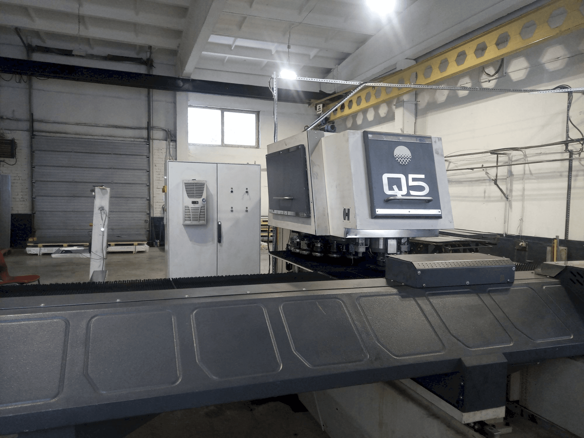 Makine HACO Q5 – 3030 – 20 I - Önden görünüm