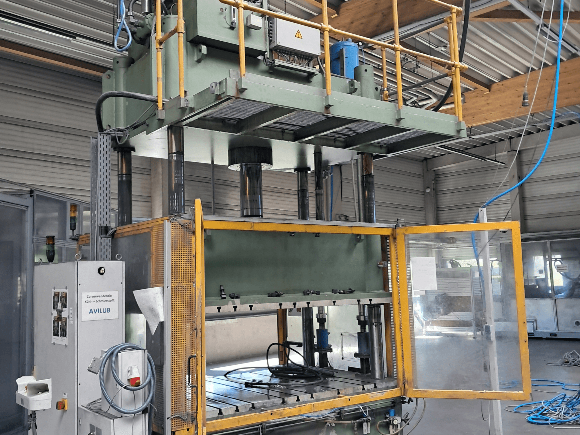 Other marka HS 4 160 metal pres makinesi, önden görünüm, kapısı açık halde, hidrolik silindirler ve kontrol paneli görülmektedir.