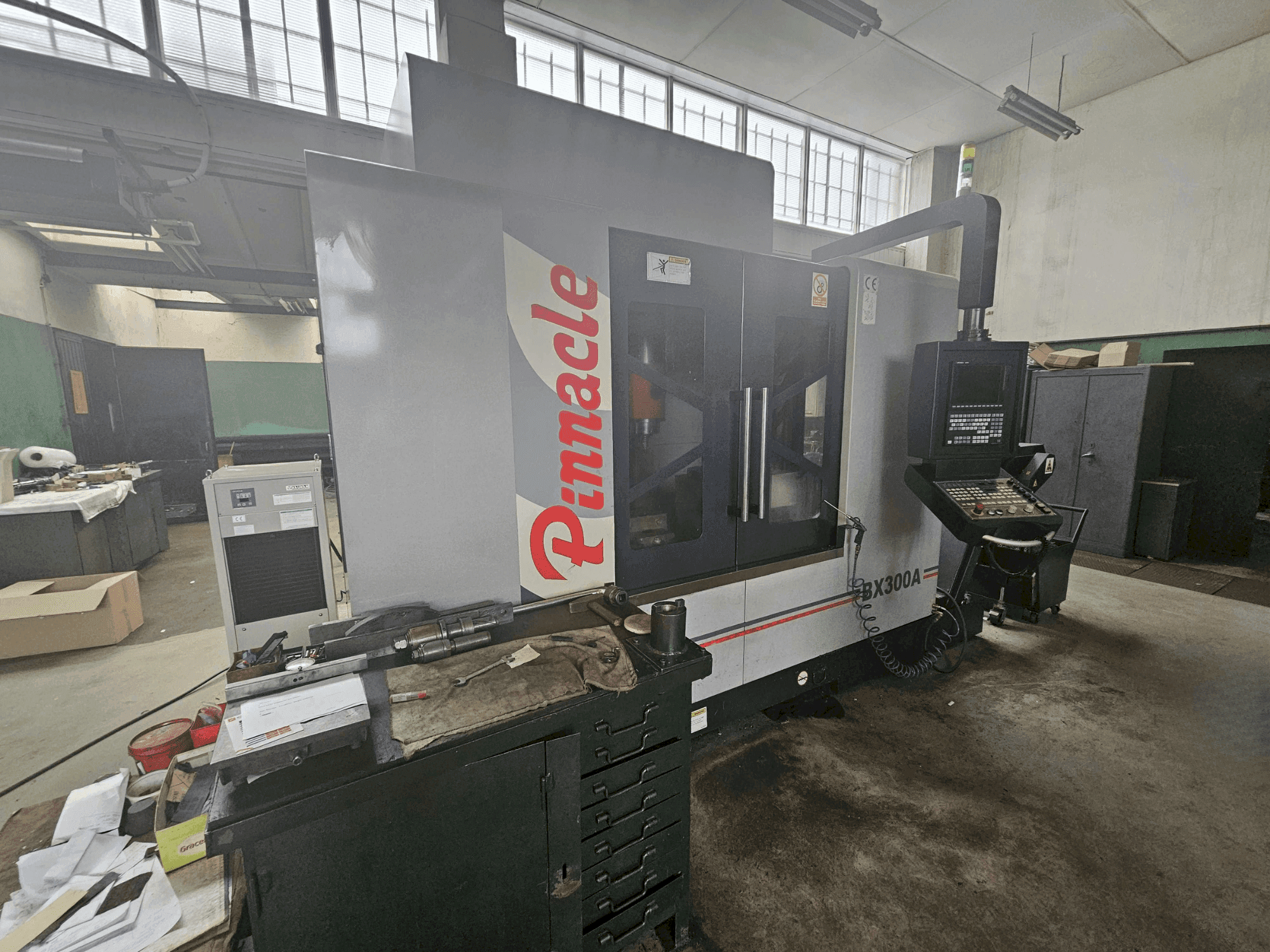 Makine Pinnacle BX300A - Önden görünüm