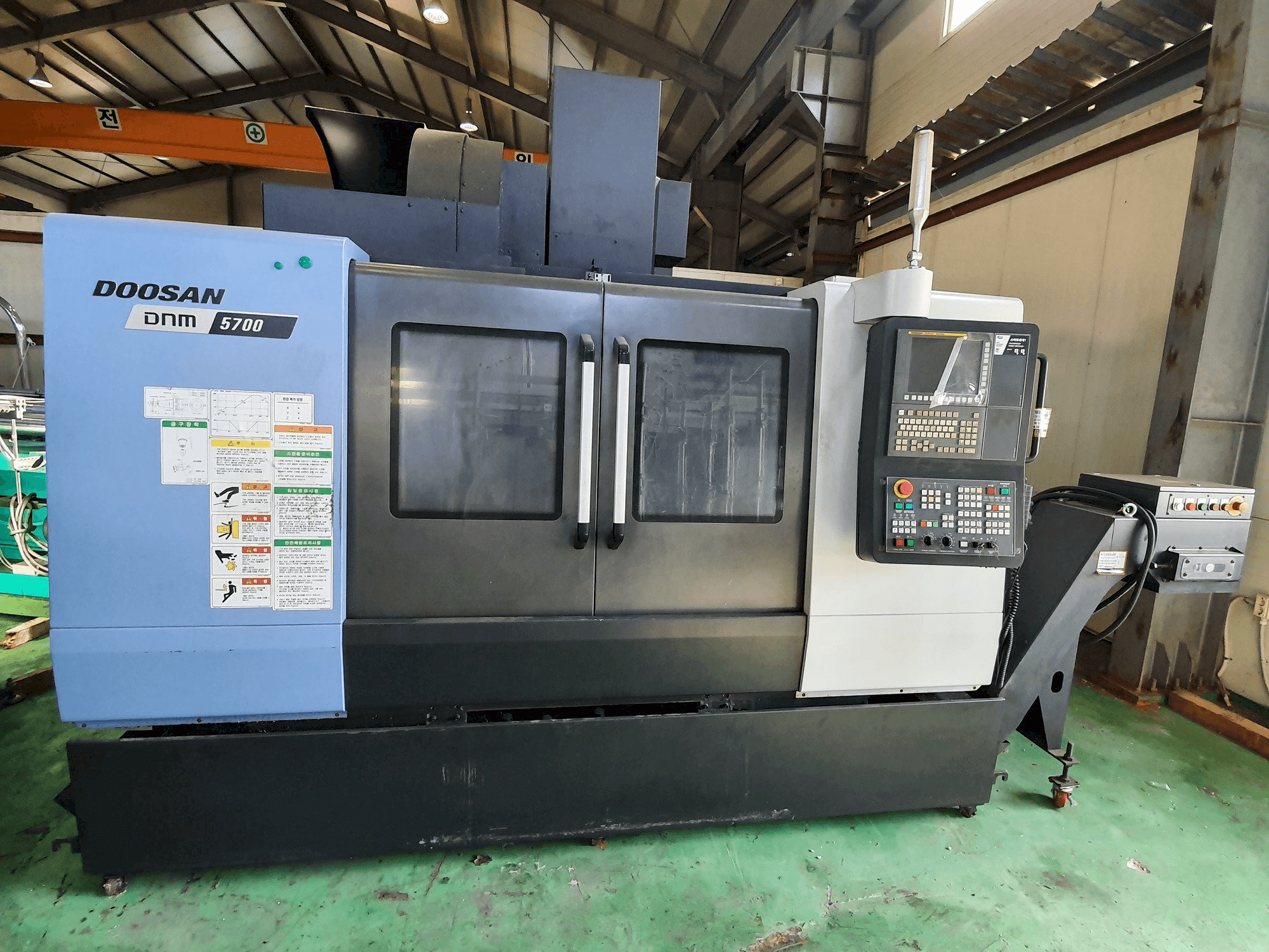 Makine Doosan DNM5700 - Önden görünüm