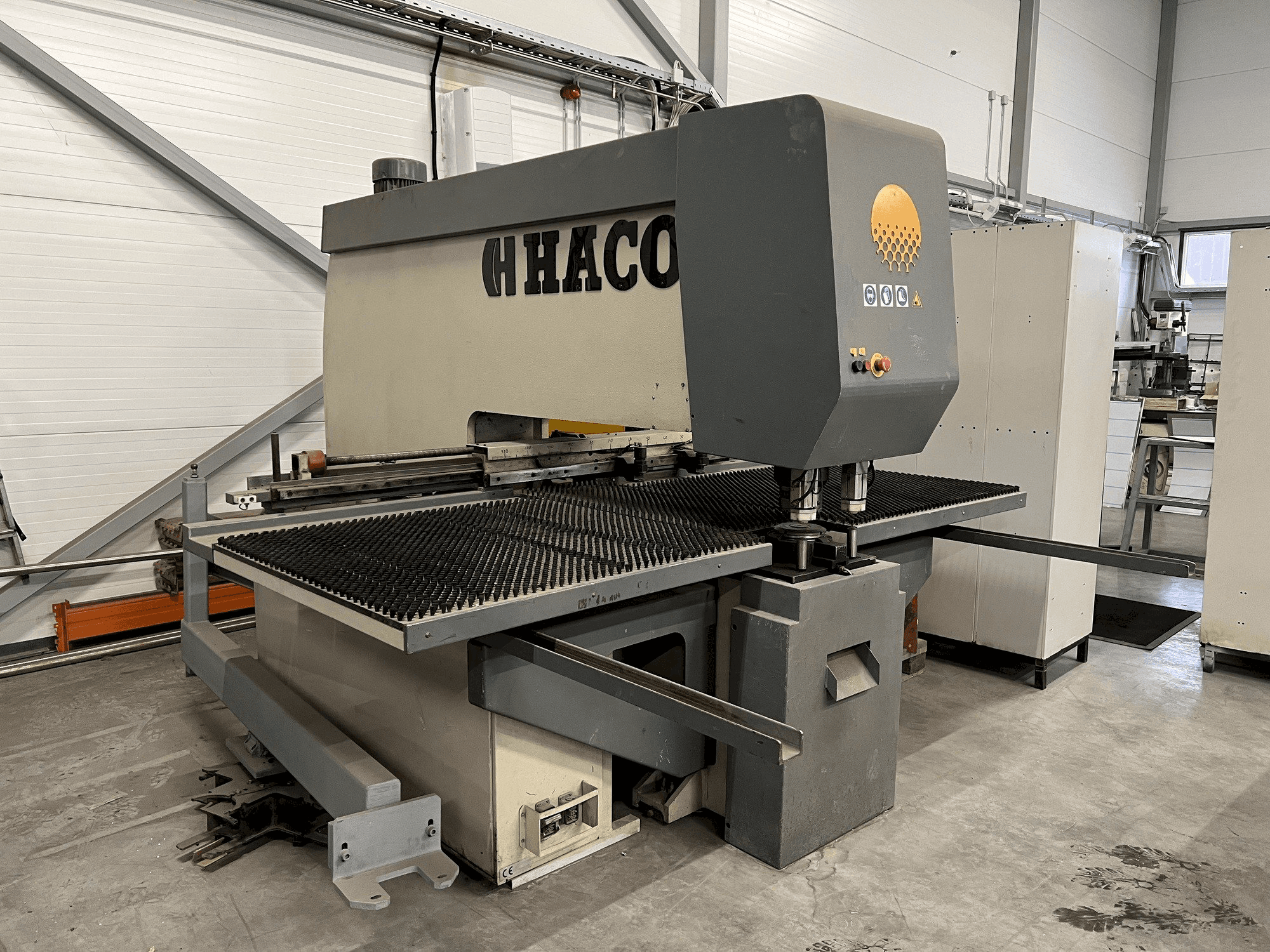 Makine HACO PM 310V-3 - Önden görünüm