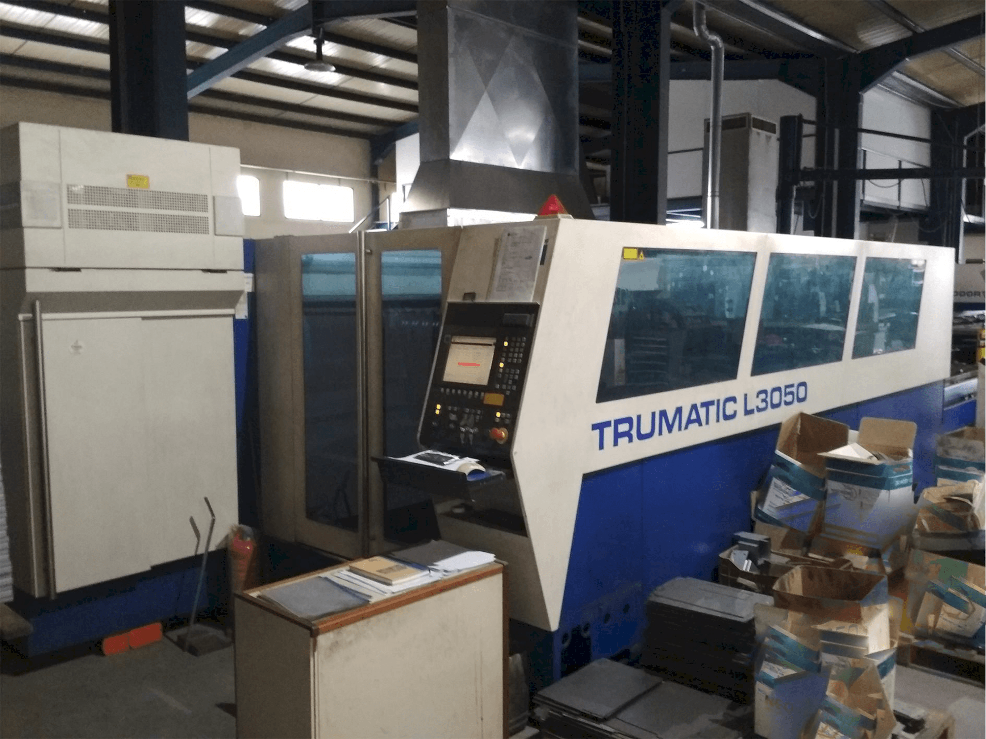 Makine Trumpf Trumatic L3050 5kw - Önden görünüm
