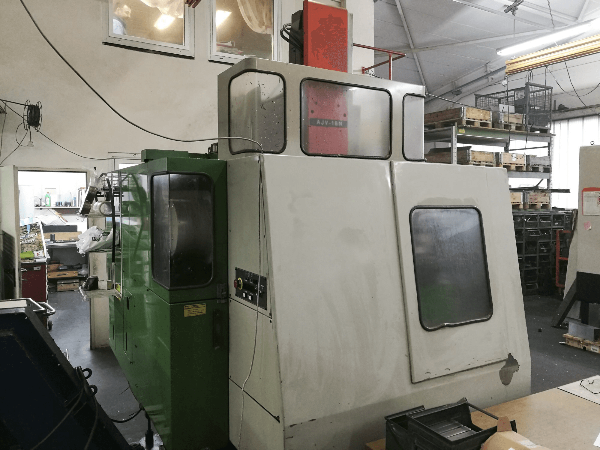 Makine Mazak - Sol görünüm AJV-18N