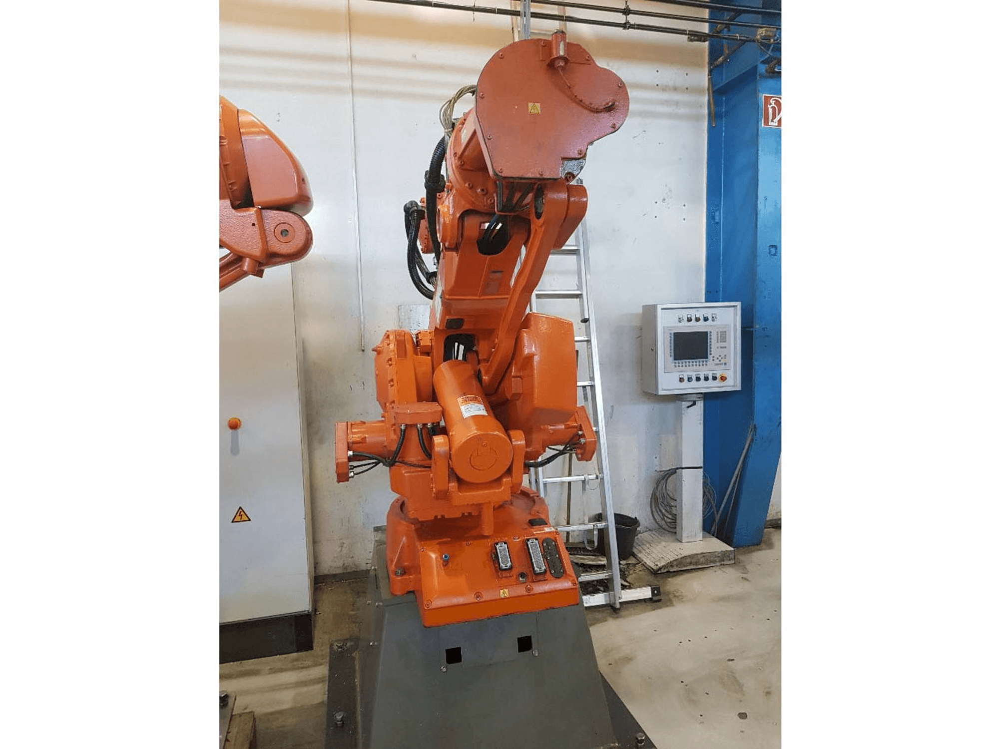 Makine ABB IRB 6400 RM 2000 - Önden görünüm