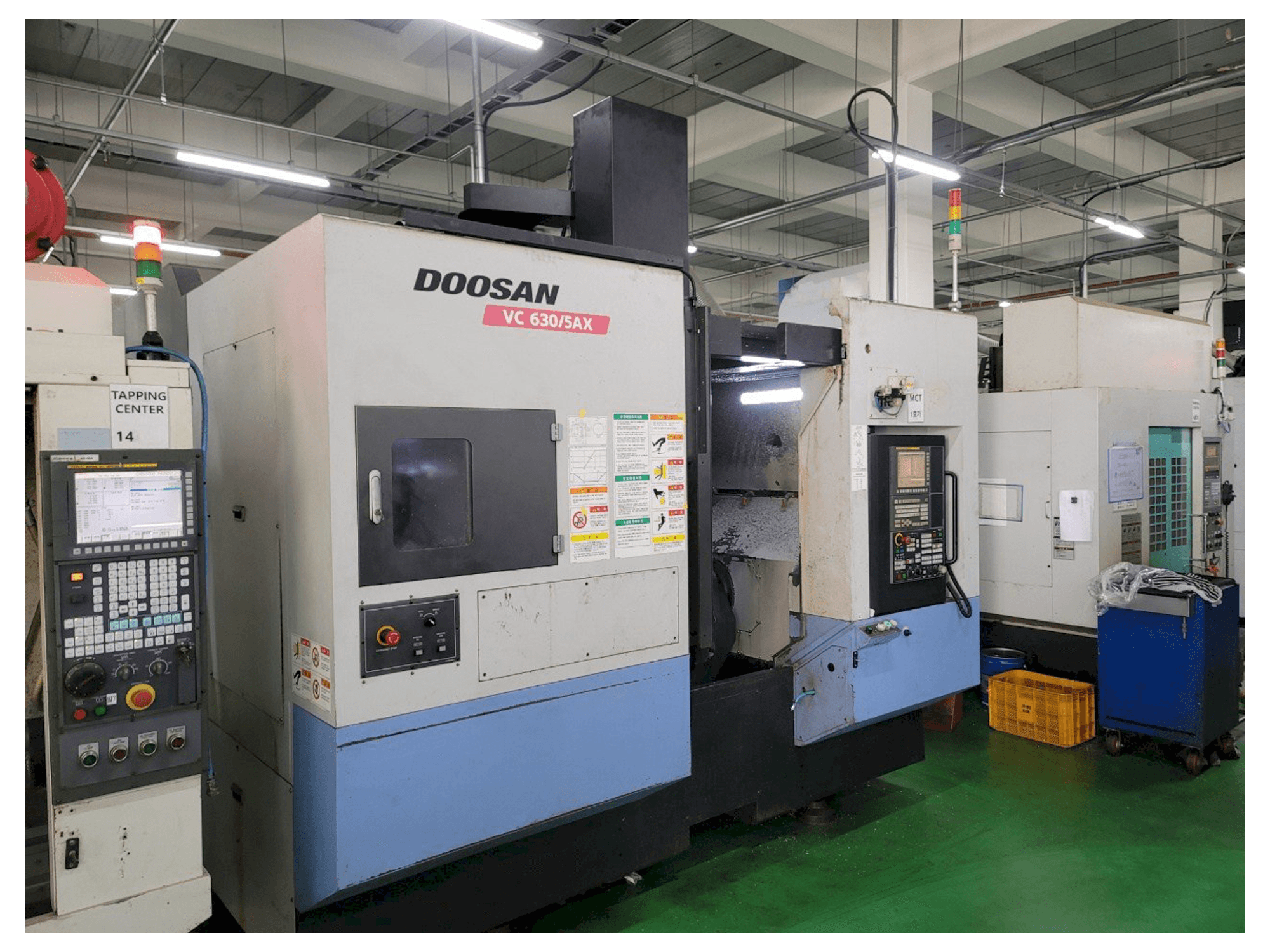 Makine Doosan VC 630/5AX - Önden görünüm