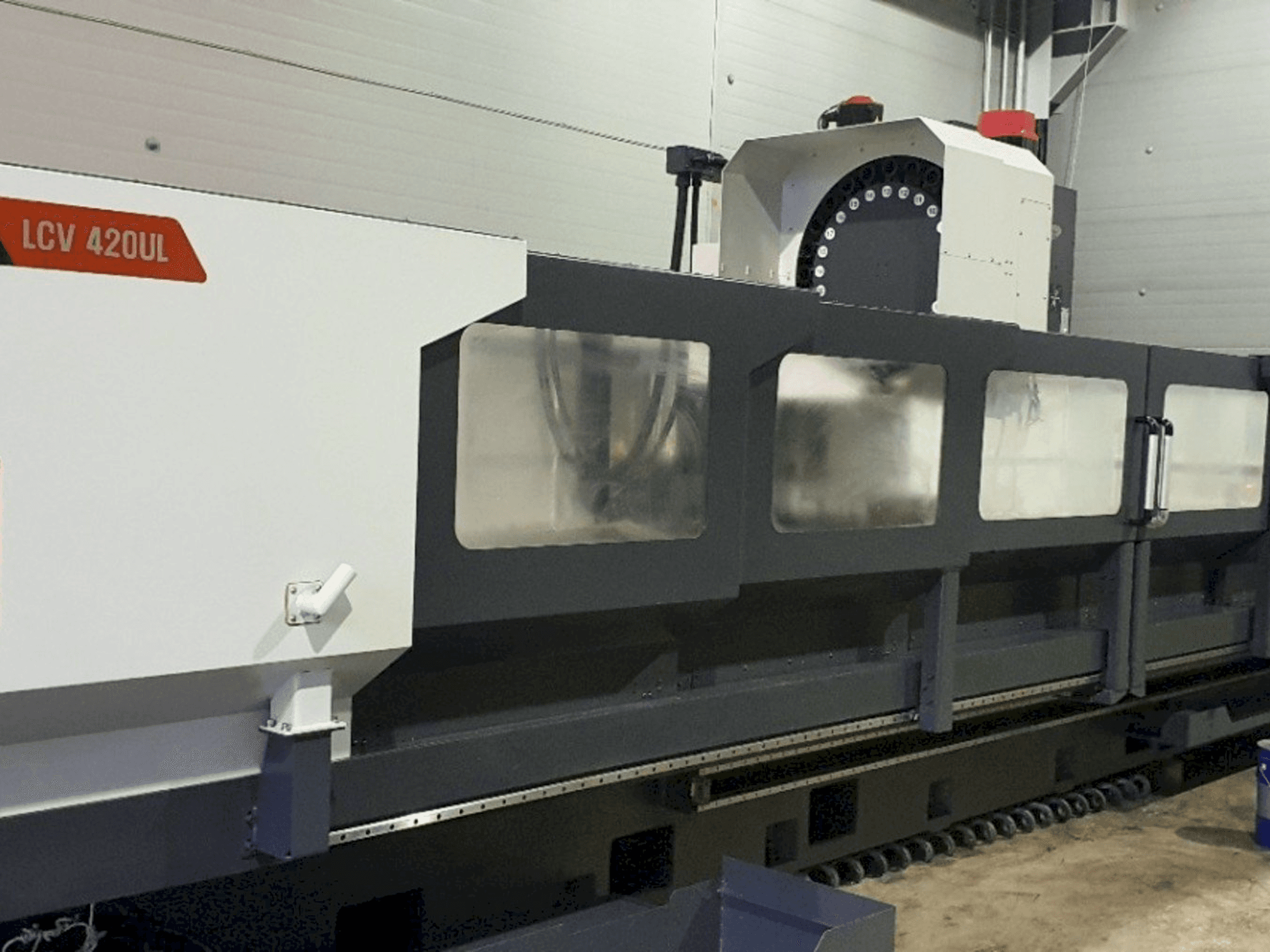 Makine SMEC LCV 420UL - Önden görünüm