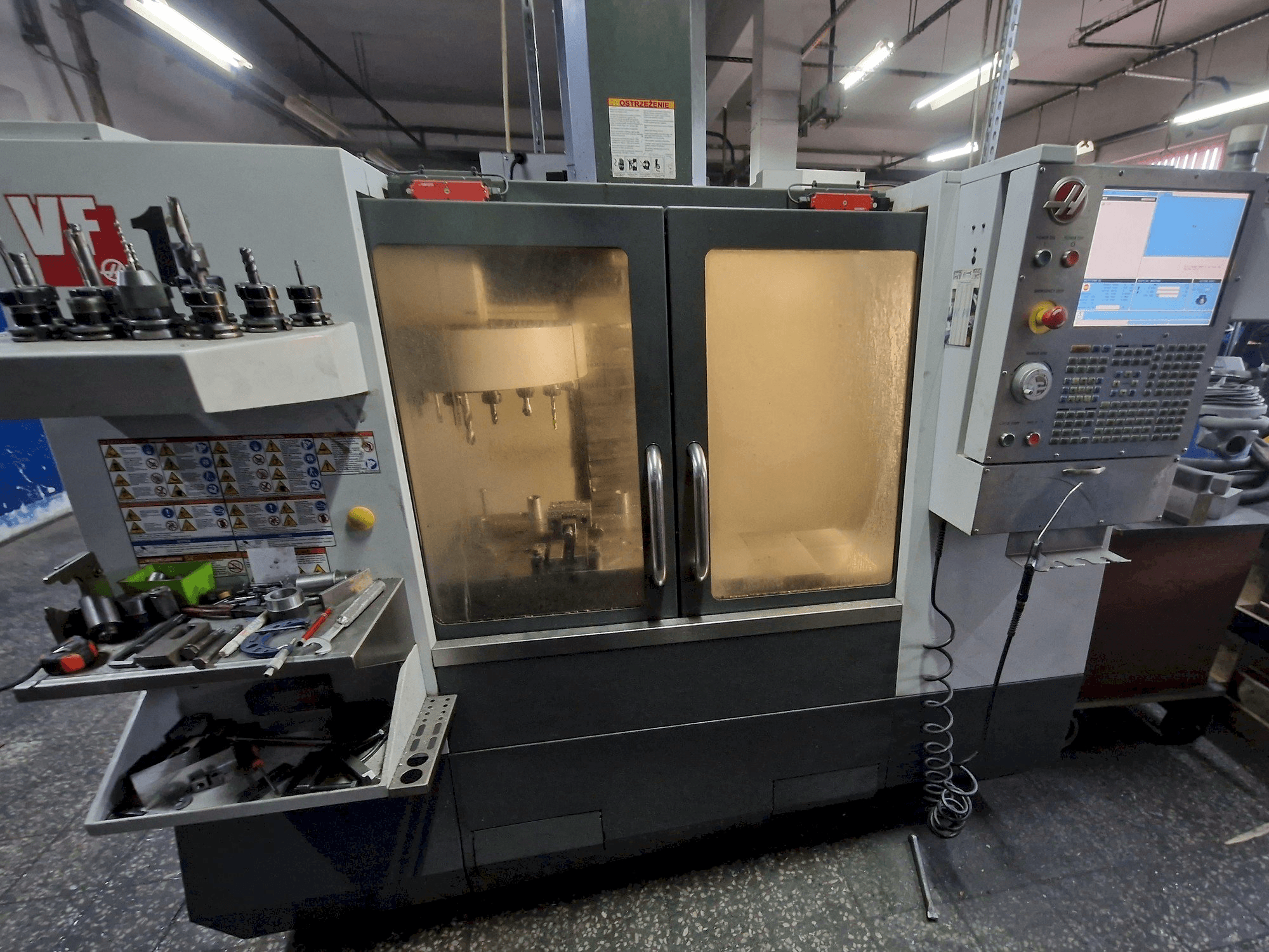 Makine HAAS VF-1 - Önden görünüm
