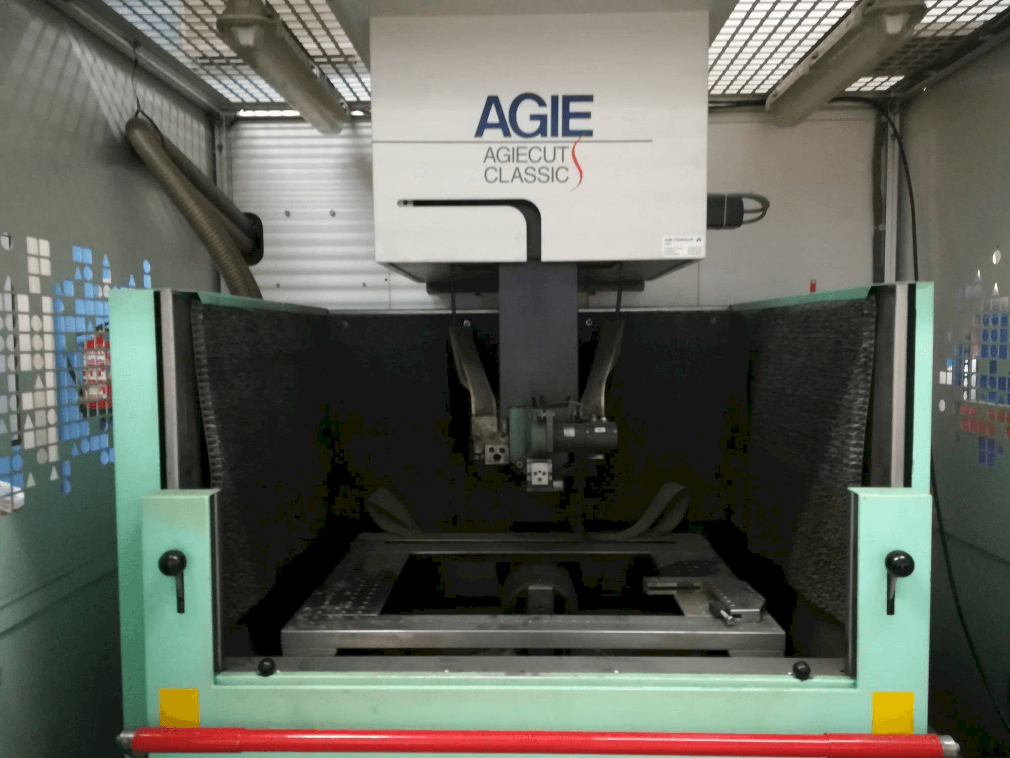 Makine AGIE Agiecut Classic 3S - Önden görünüm