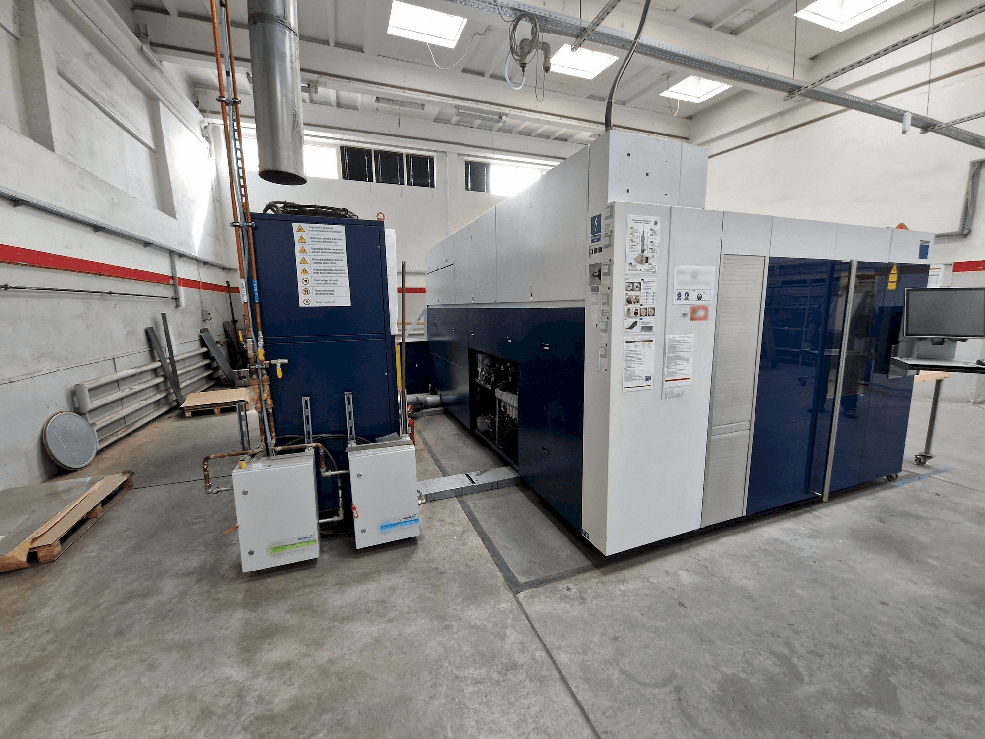 Makine Trumpf TruLaser 3030 Fiber - Önden görünüm