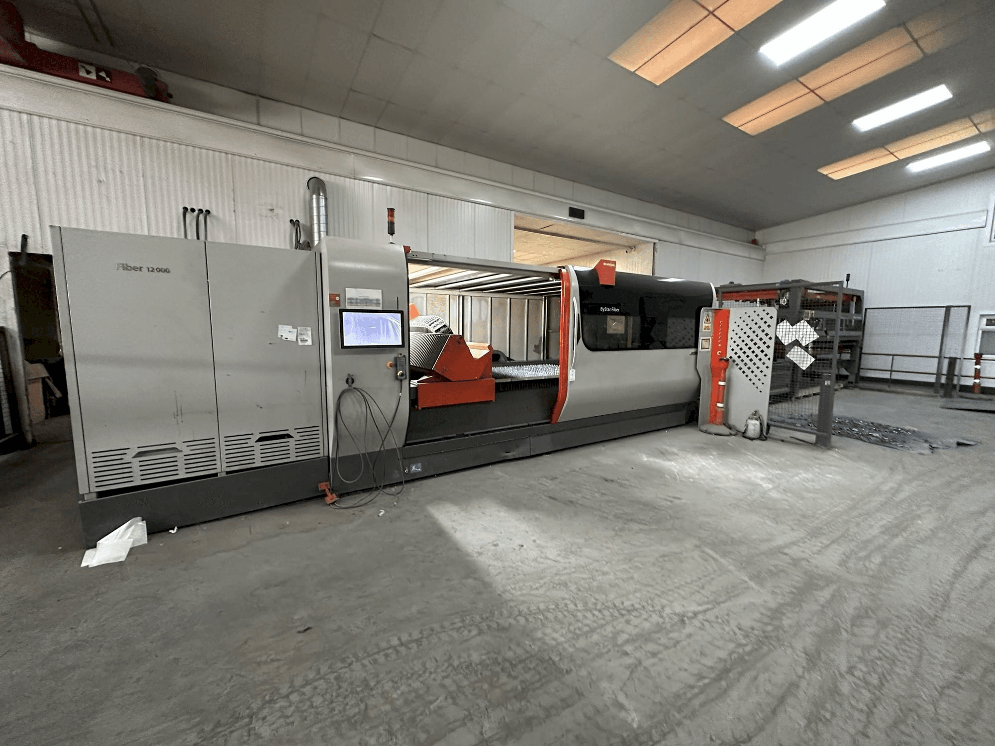 Makine Bystronic Bystar 3015 12KW Fiber - Önden görünüm