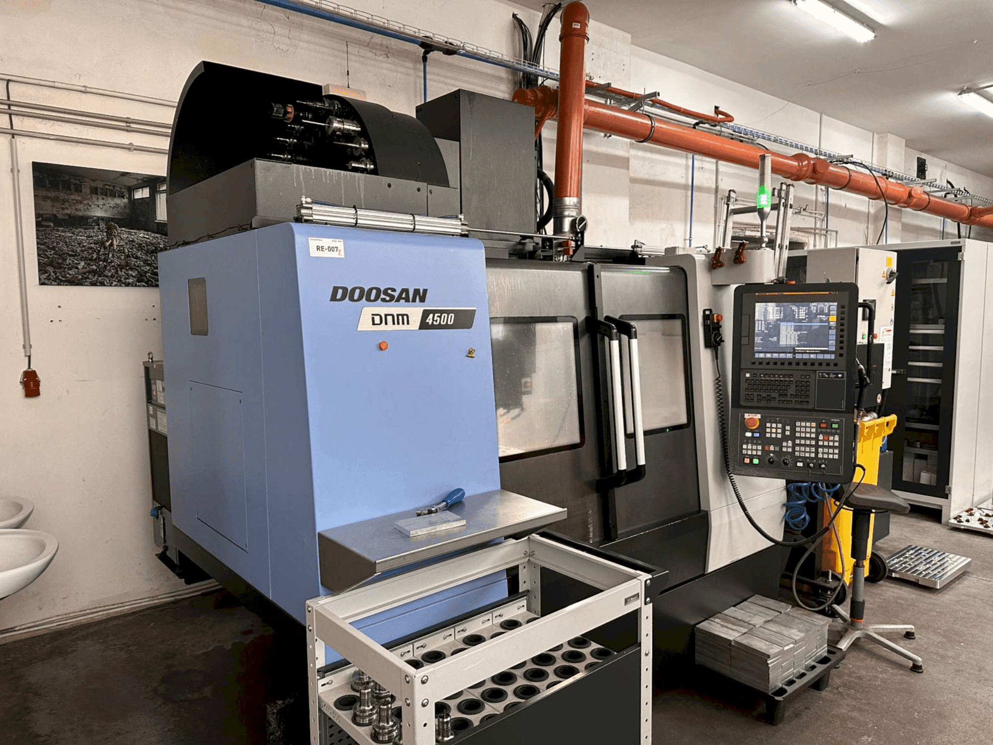 Makine DOOSAN DNM 4500 - Önden görünüm