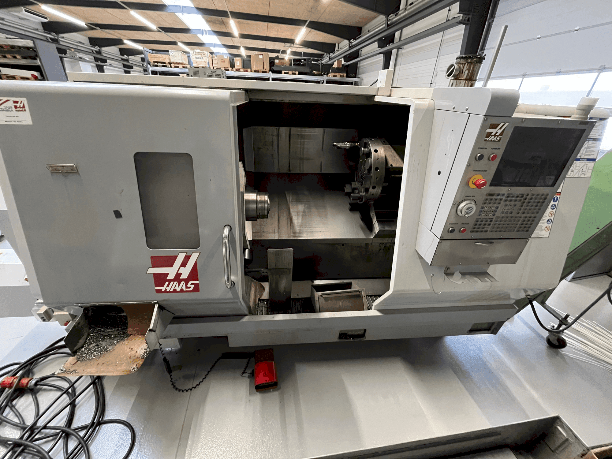 Makine HAAS SL-30 - Önden görünüm