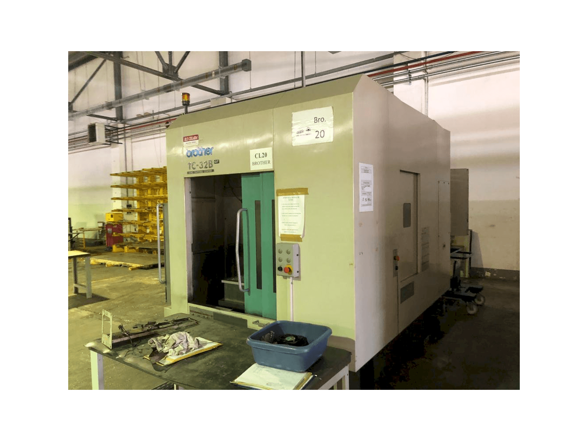 Makine Brother TC 32B - Önden görünüm