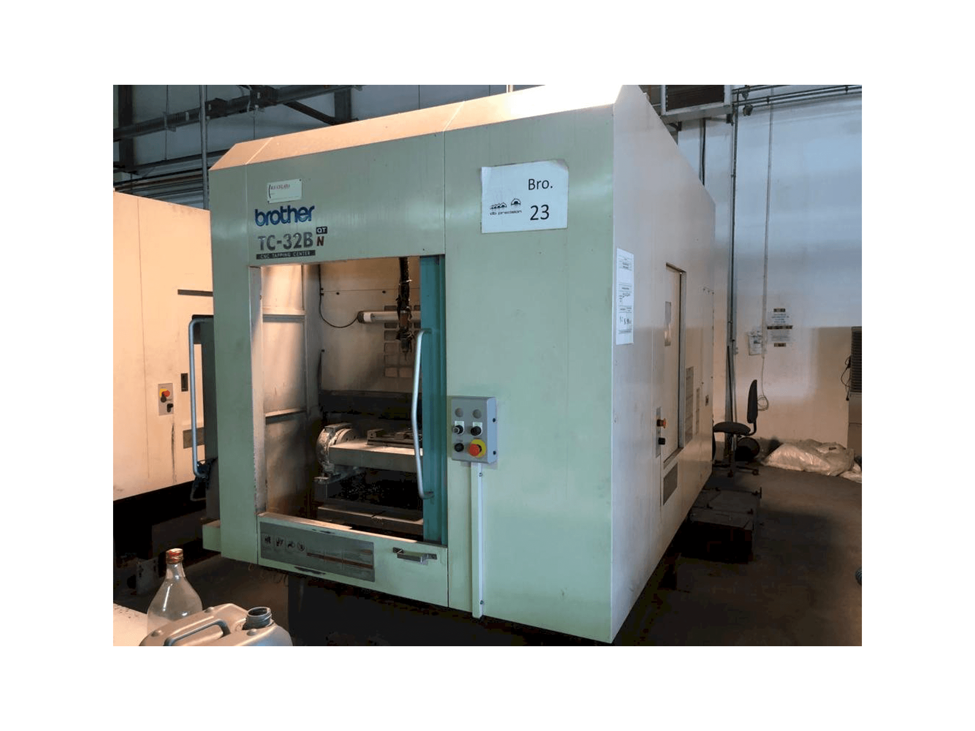 Makine Brother TC 32B - Önden görünüm